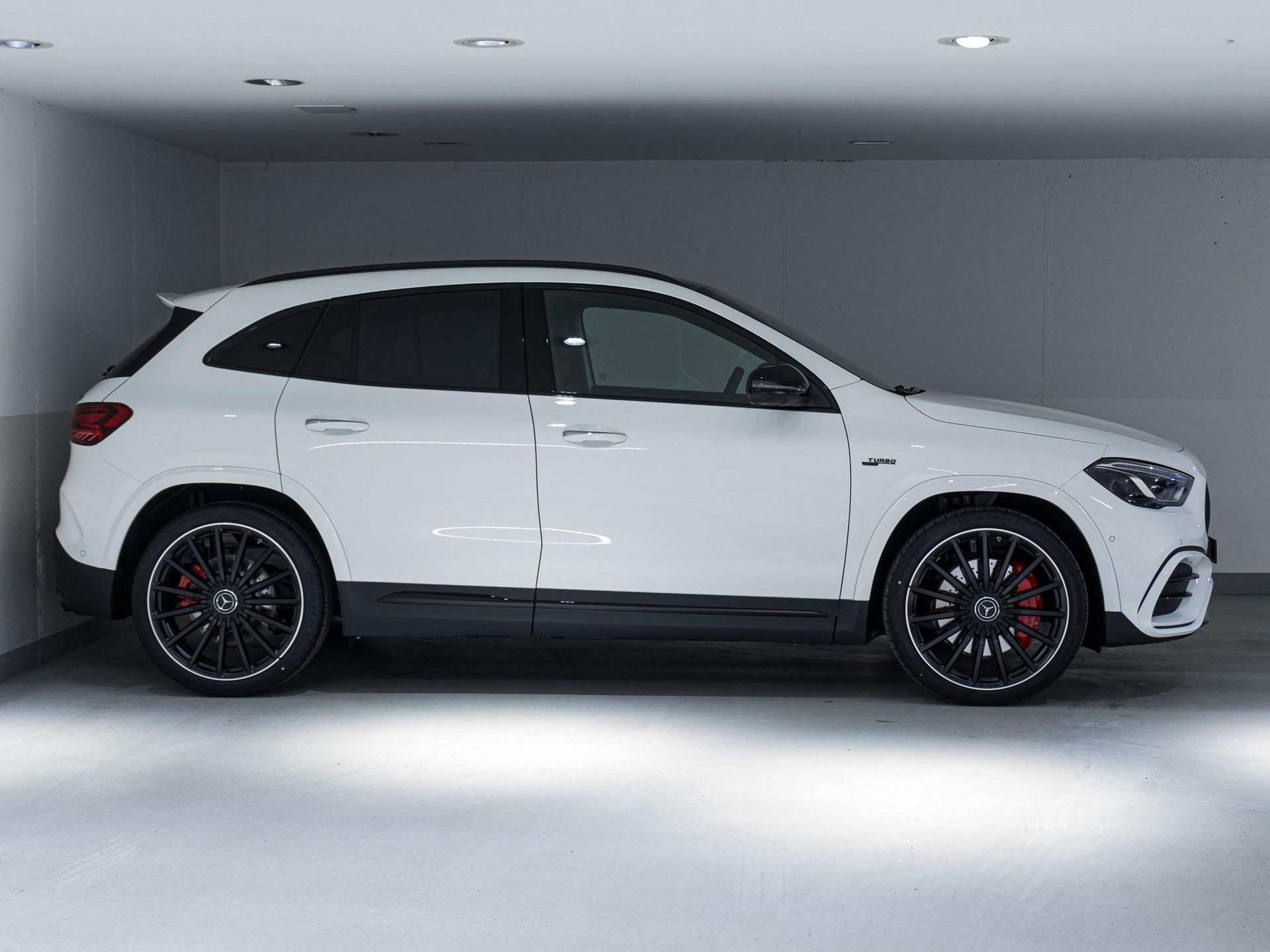 MERCEDES-BENZ GLA 35 AMG 4MATIC-image-1