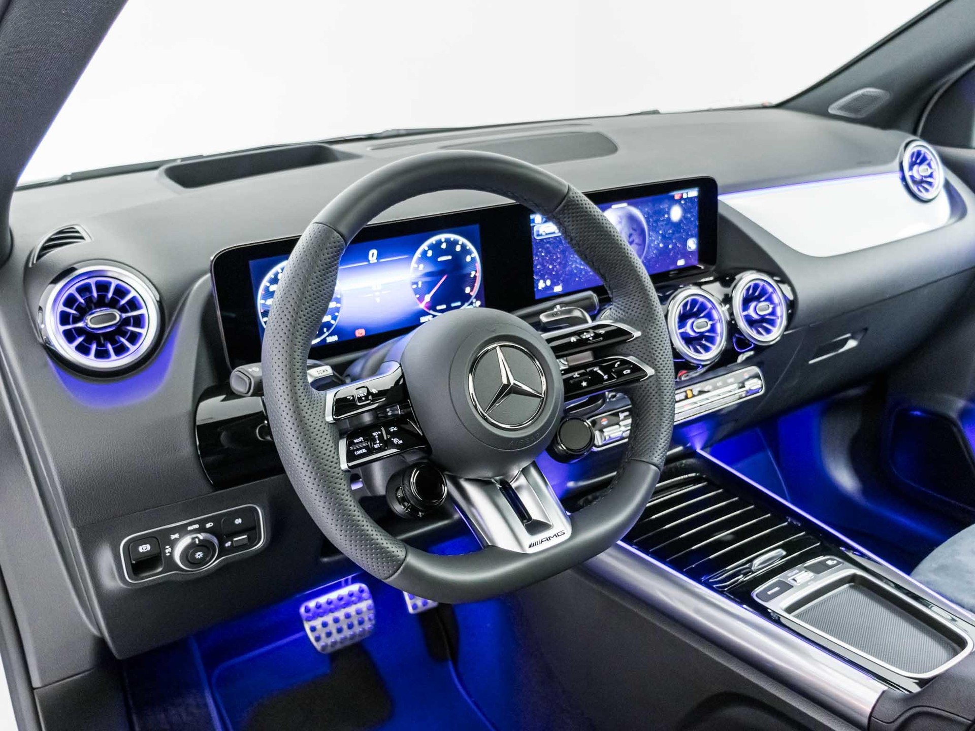 MERCEDES-BENZ GLA 35 AMG 4MATIC-image-9