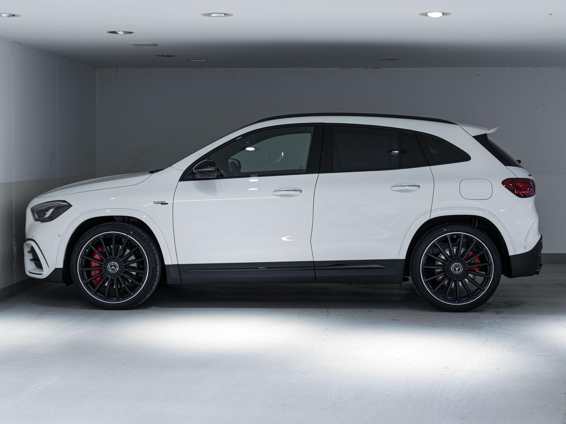 MERCEDES-BENZ GLA 35 AMG 4MATIC-image-4