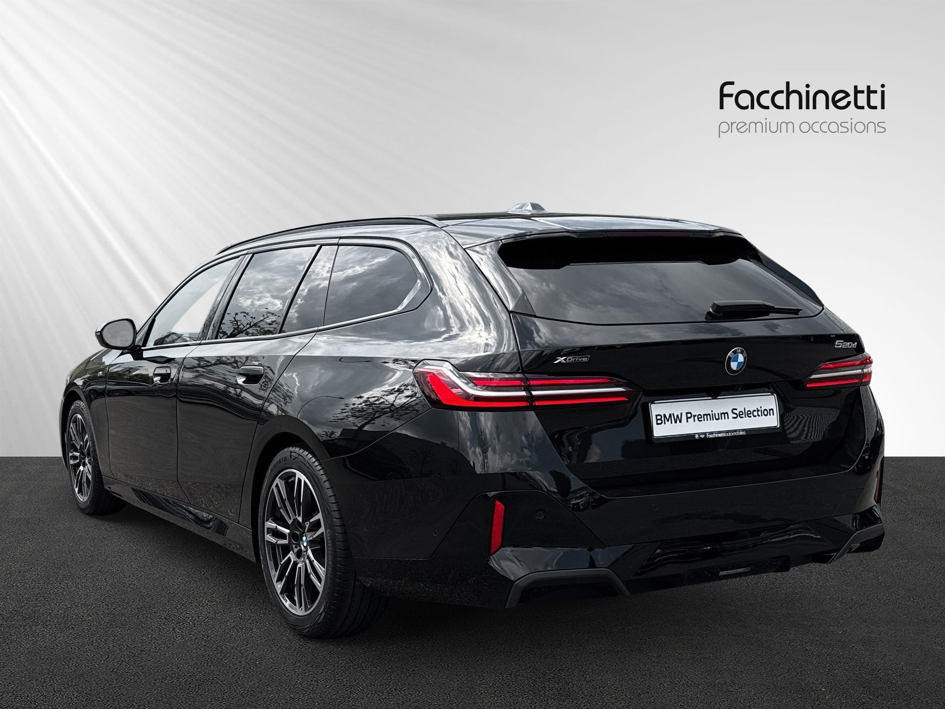 BMW 520d xDrive 48V Touring M Sport Steptronic-image-2