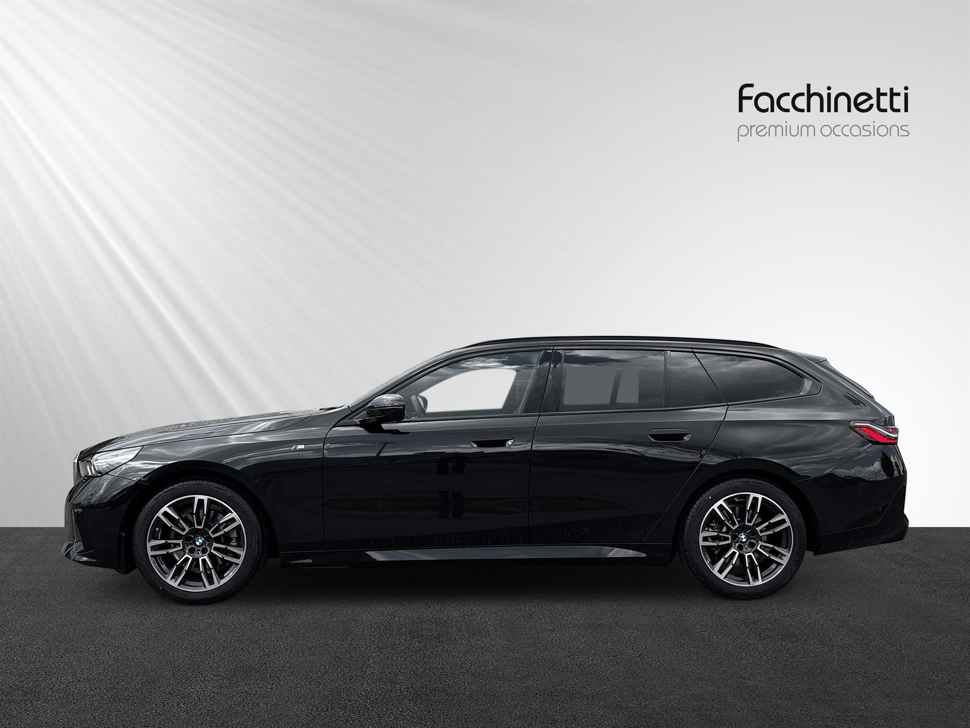 BMW 520d xDrive 48V Touring M Sport Steptronic-image-1