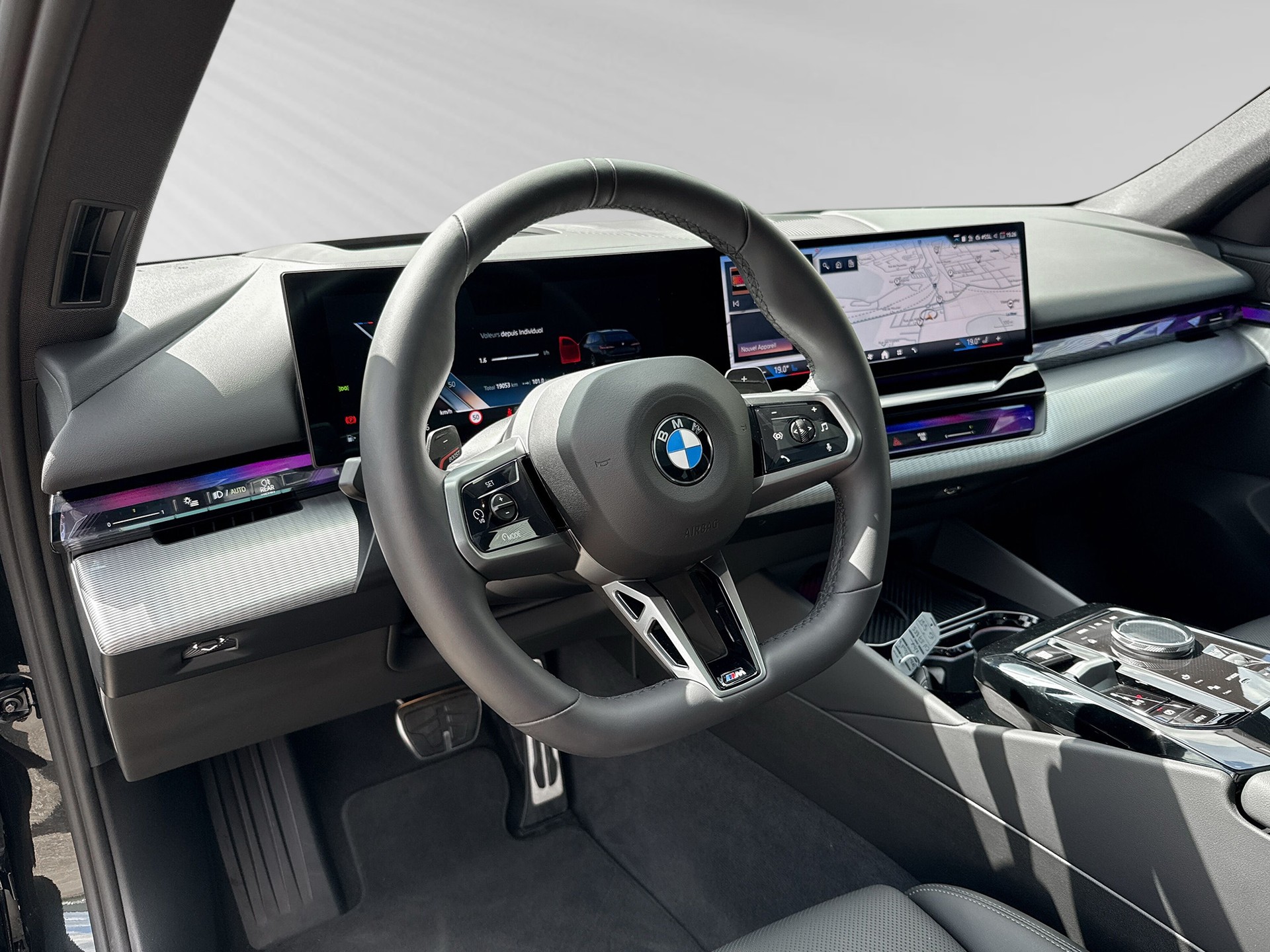 BMW 520d xDrive 48V Touring M Sport Steptronic-image-3