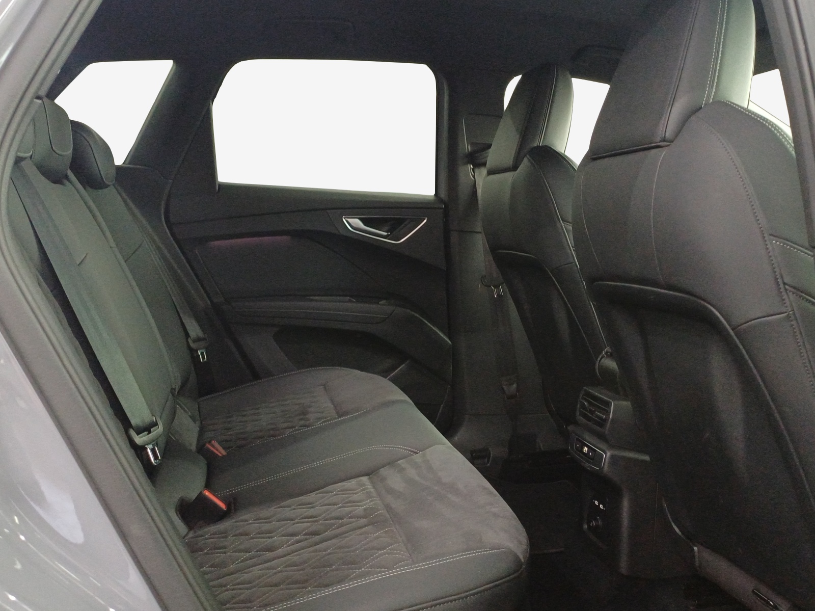 AUDI Q4 e-tron 50 quattro-image-14