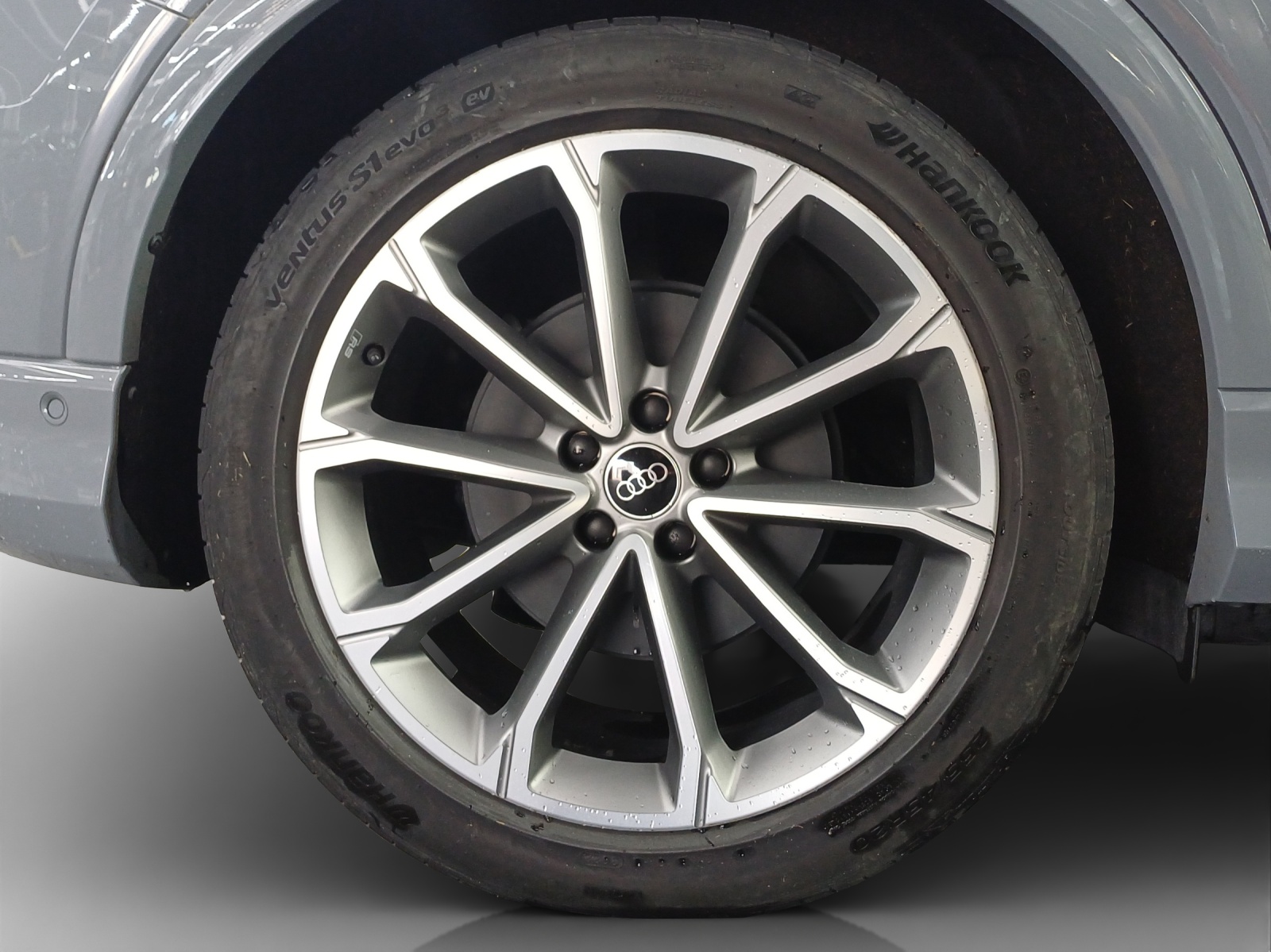AUDI Q4 e-tron 50 quattro-image-16