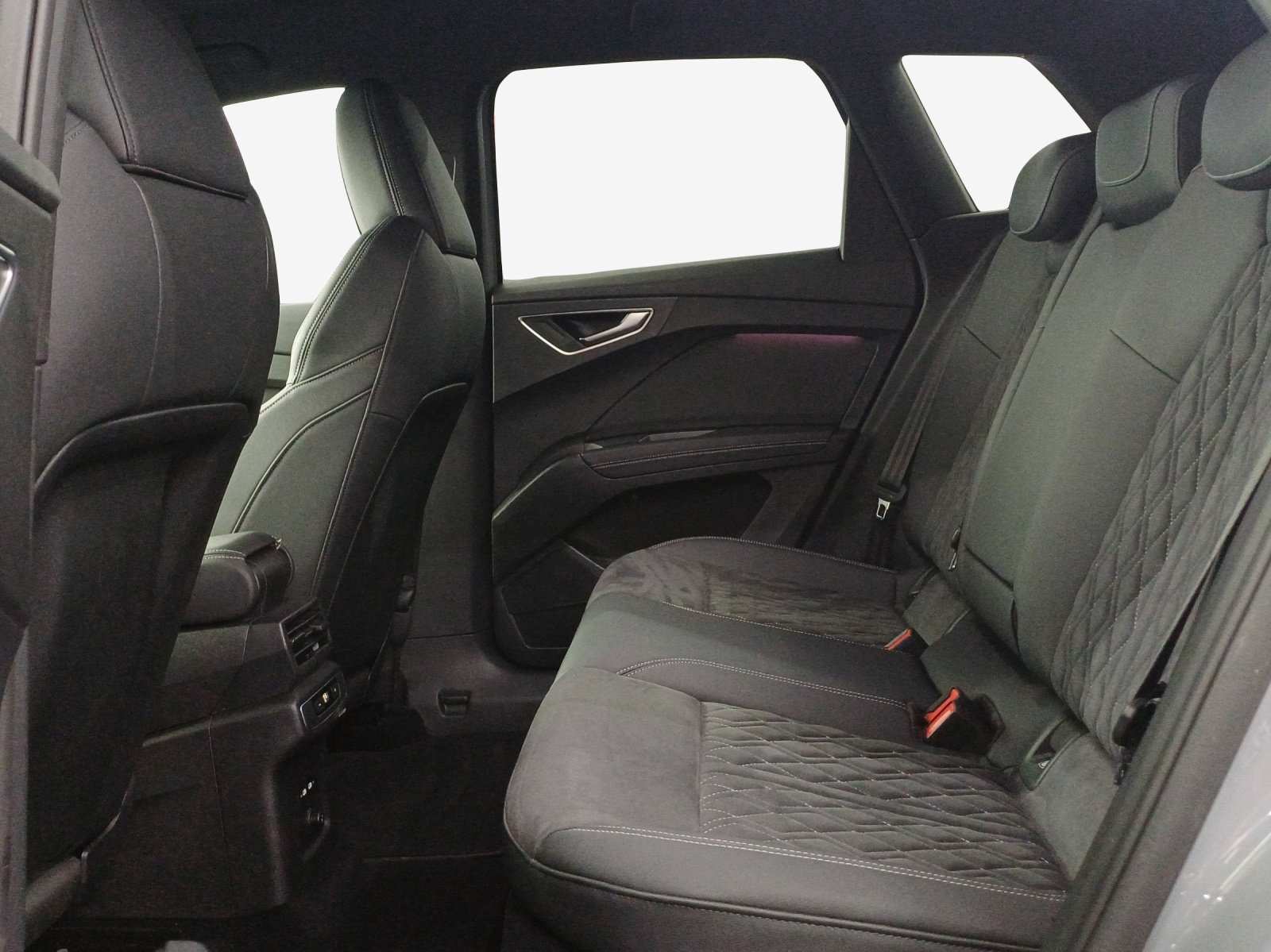 AUDI Q4 e-tron 50 quattro-image-12