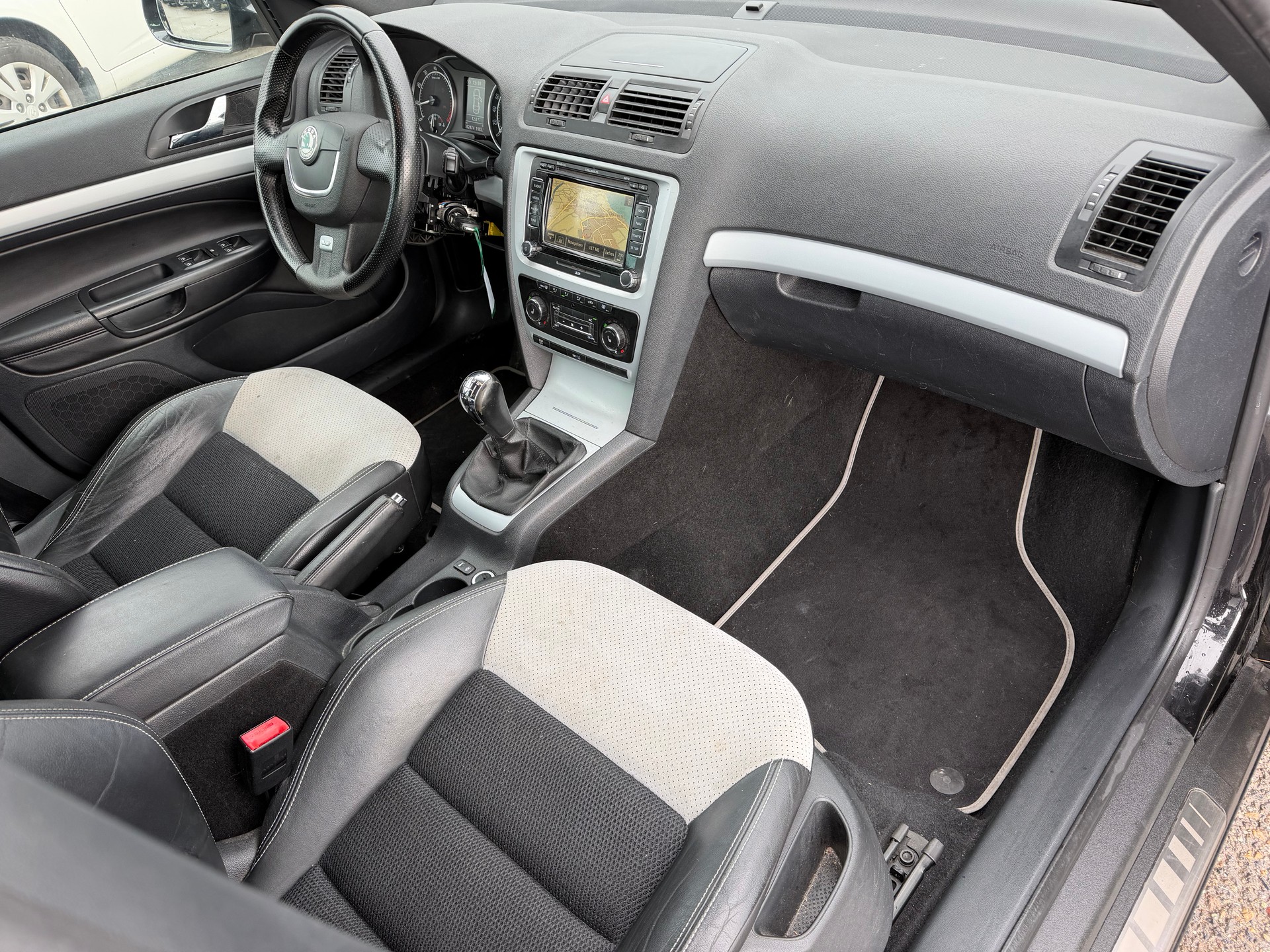 SKODA Octavia 2.0 TFSI RS-image-19