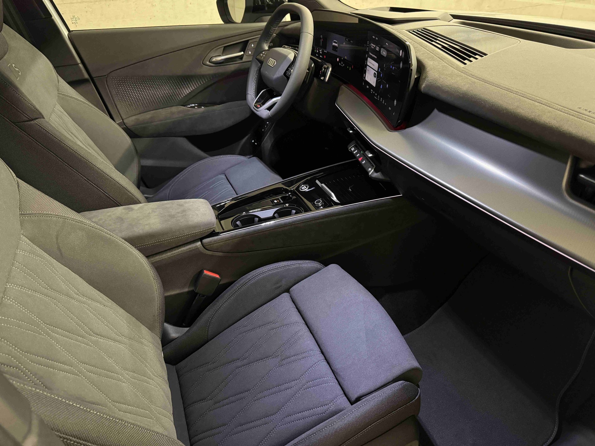 AUDI Q3 SUV e-hybrid 200 kW S tronig-image-13
