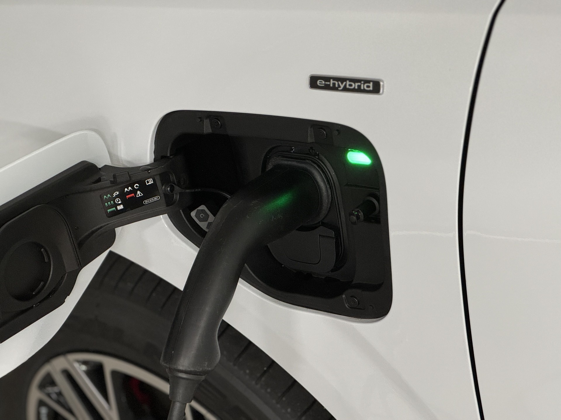 AUDI Q3 SUV e-hybrid 200 kW S tronig-image-8