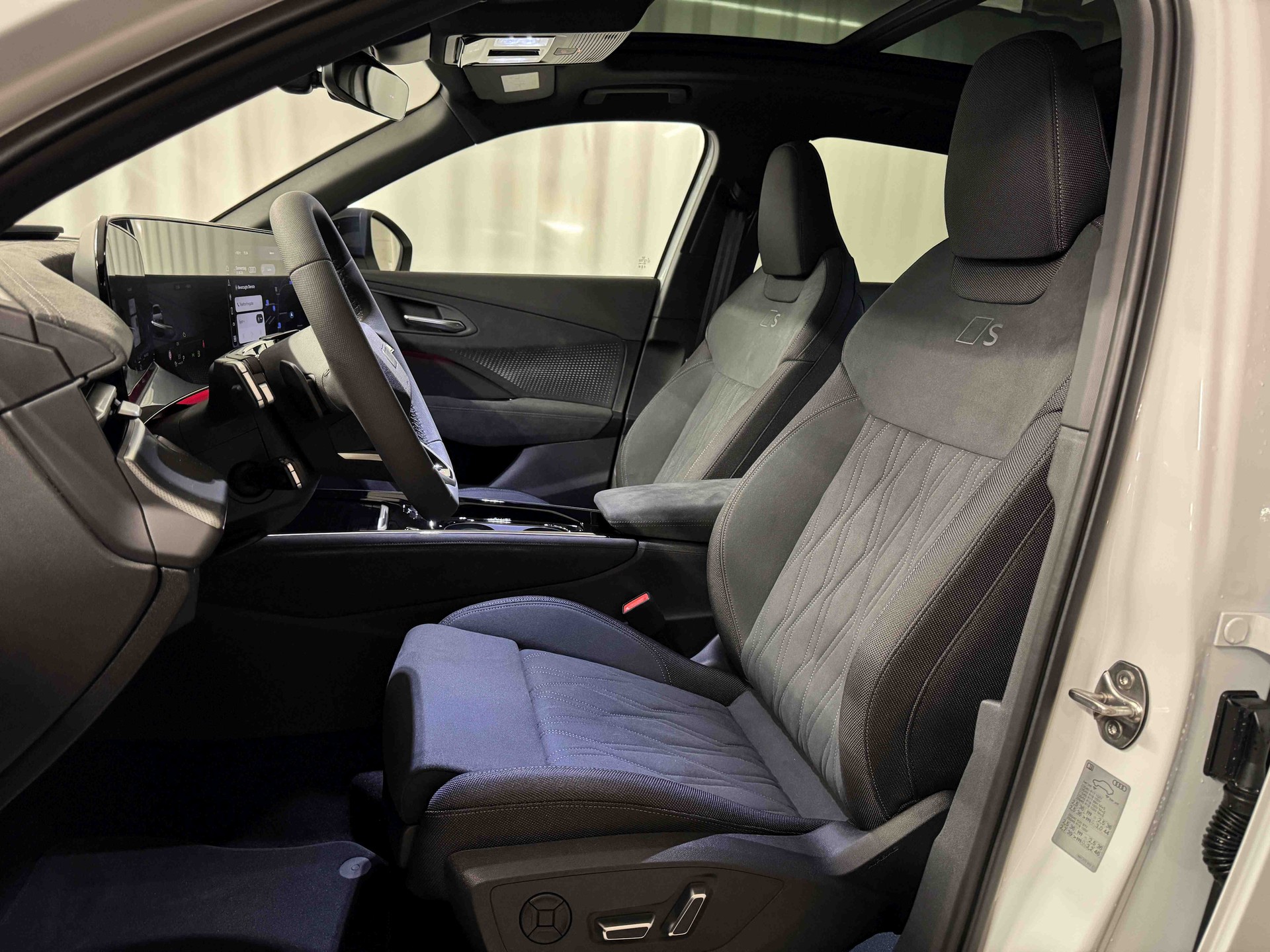 AUDI Q3 SUV e-hybrid 200 kW S tronig-image-9