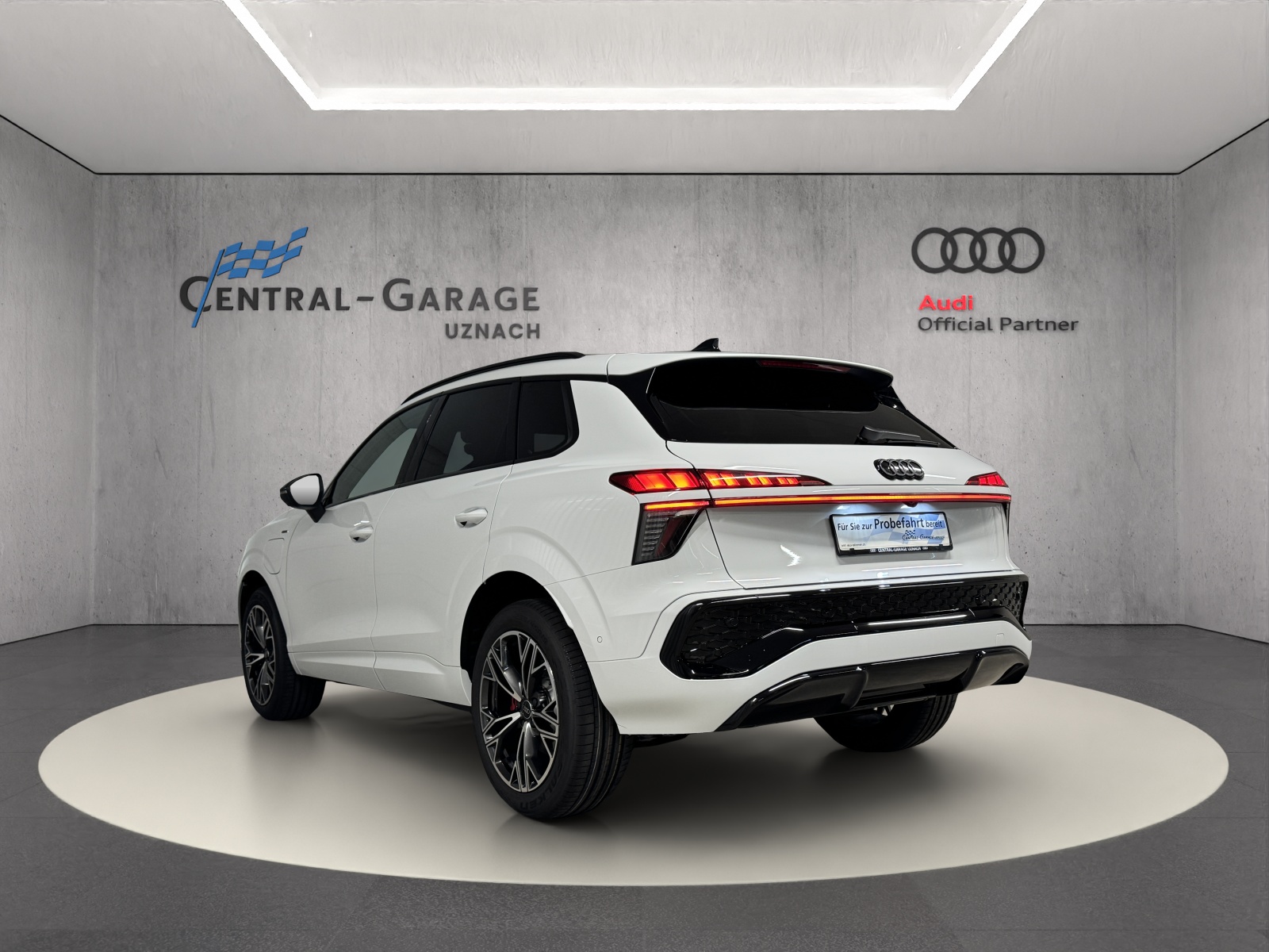 AUDI Q3 SUV e-hybrid 200 kW S tronig-image-2