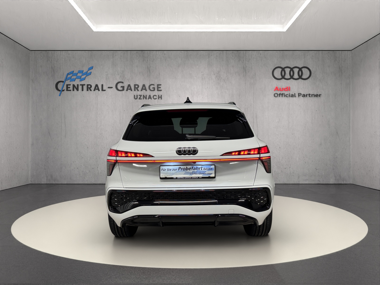 AUDI Q3 SUV e-hybrid 200 kW S tronig-image-3