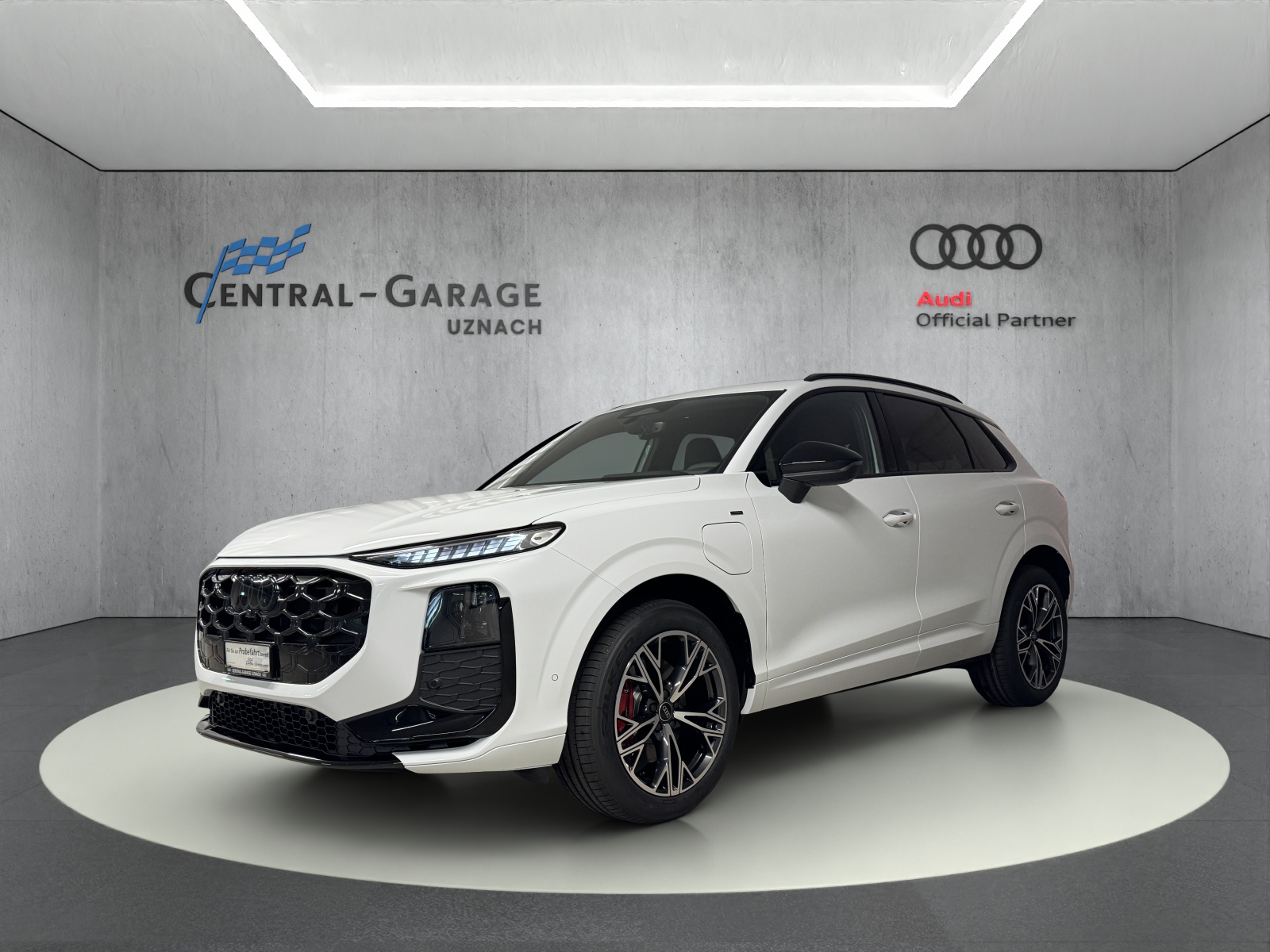 AUDI Q3 SUV e-hybrid 200 kW S tronig-image-0