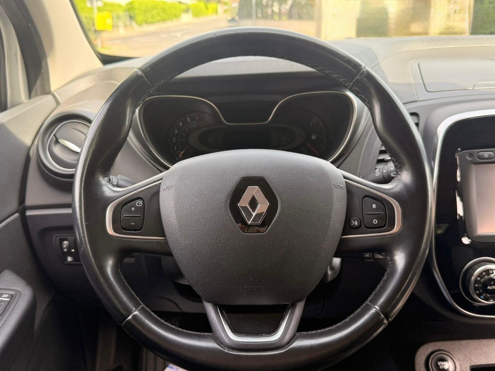 RENAULT Captur 1.2 T 16V Intens EDC-image-12