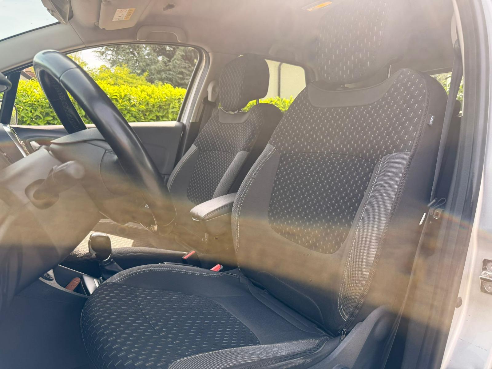 RENAULT Captur 1.2 T 16V Intens EDC-image-17