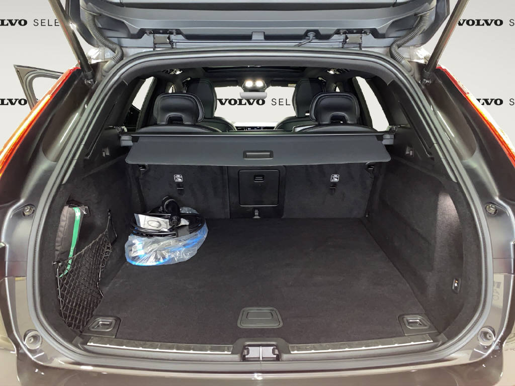 VOLVO XC60 2.0 T8 TE R-Design eAWD-image-13