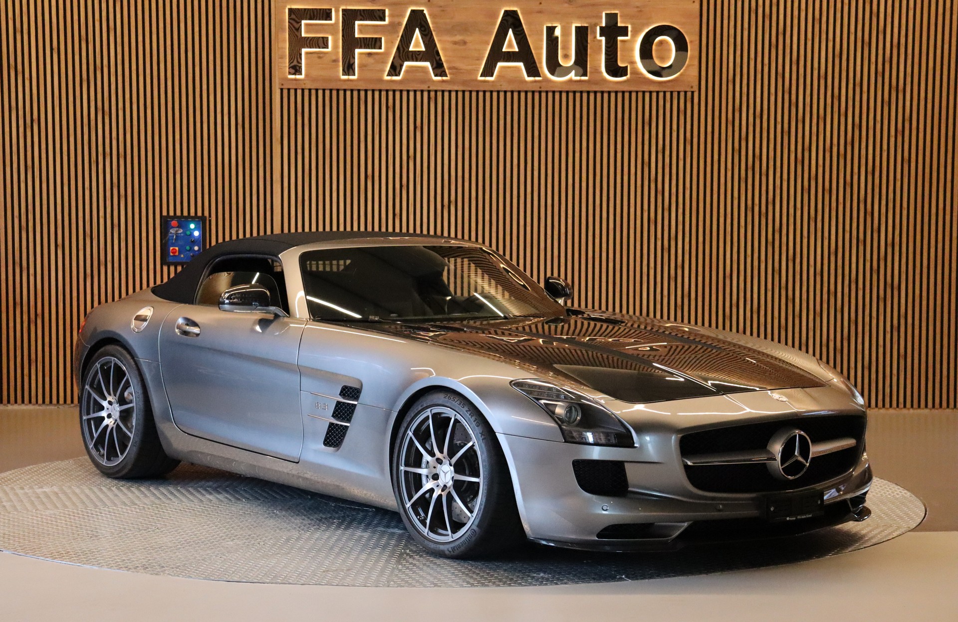 MERCEDES-BENZ SLS AMG Roadster-showroom-element-3