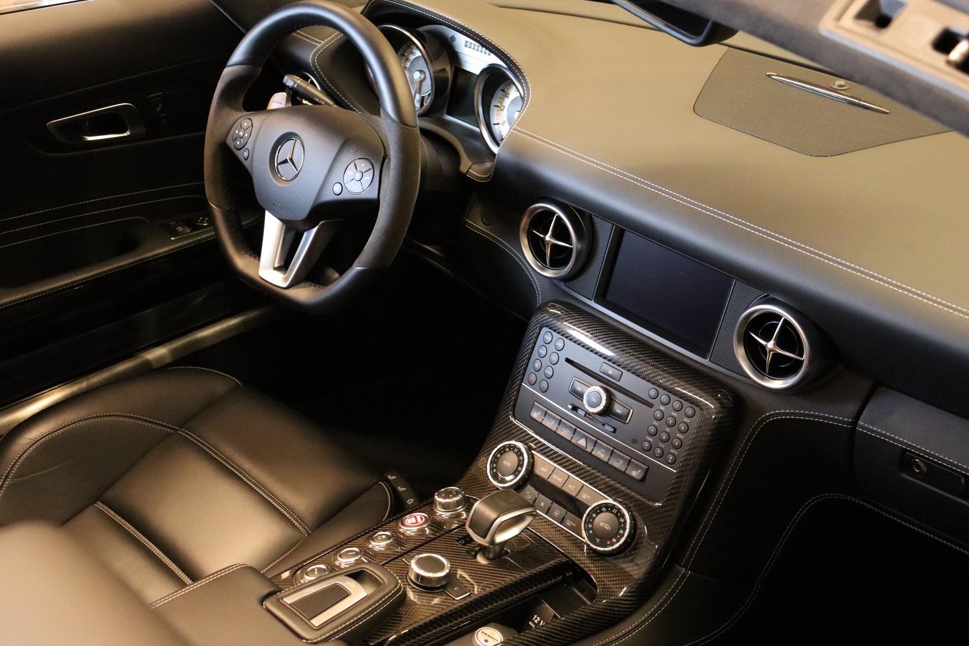 MERCEDES-BENZ SLS AMG Roadster-image-13