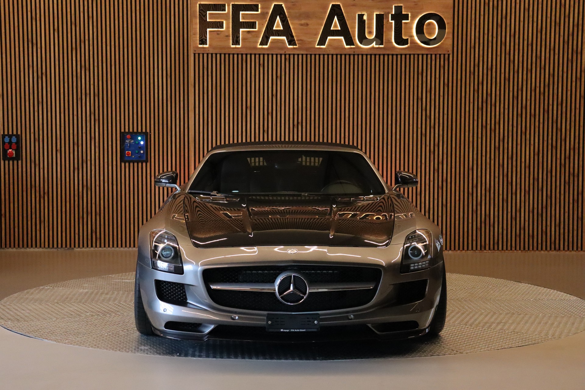 MERCEDES-BENZ SLS AMG Roadster-showroom-element-2