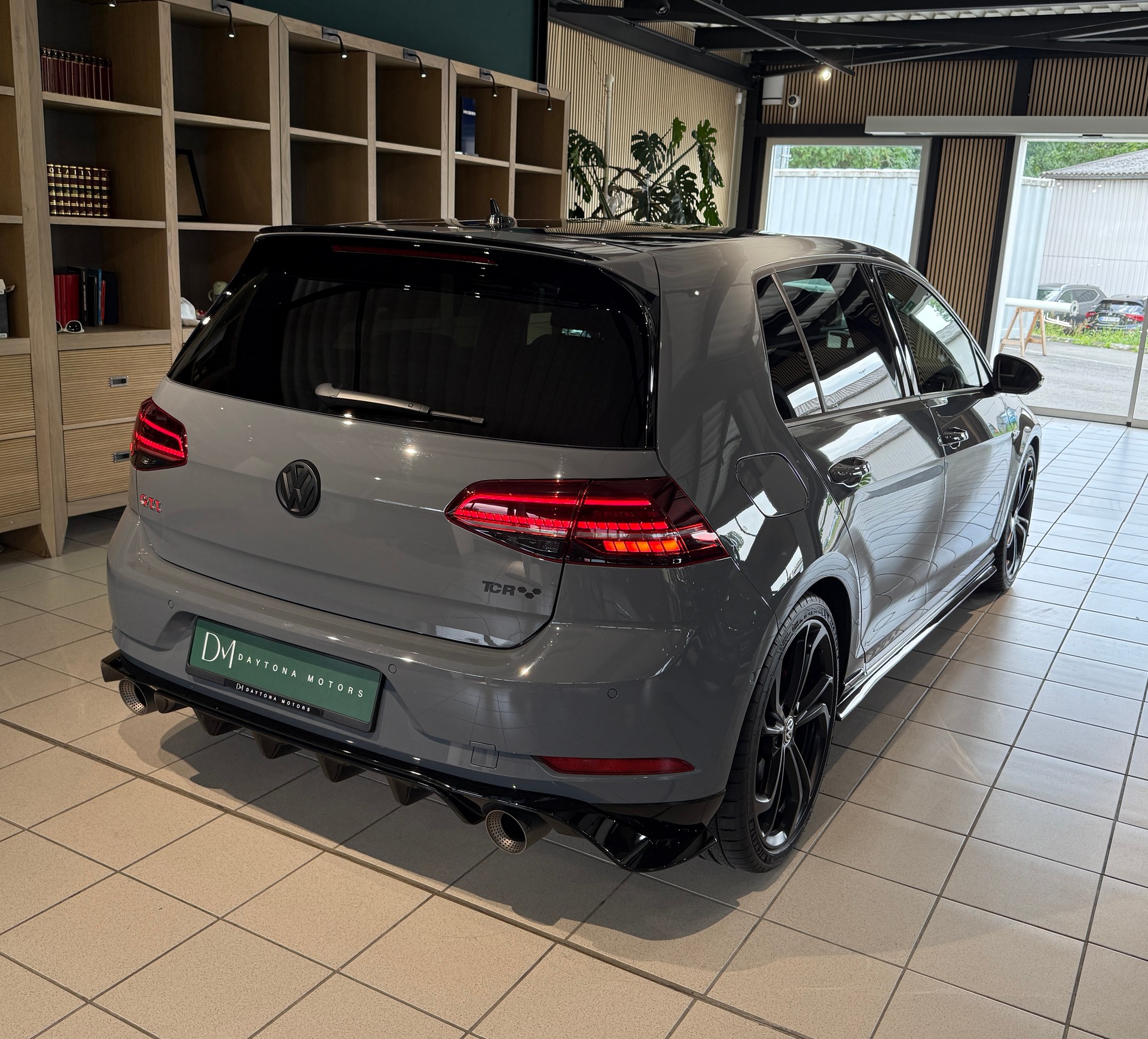 VW Golf 2.0 TSI GTI TCR DSG-image-3