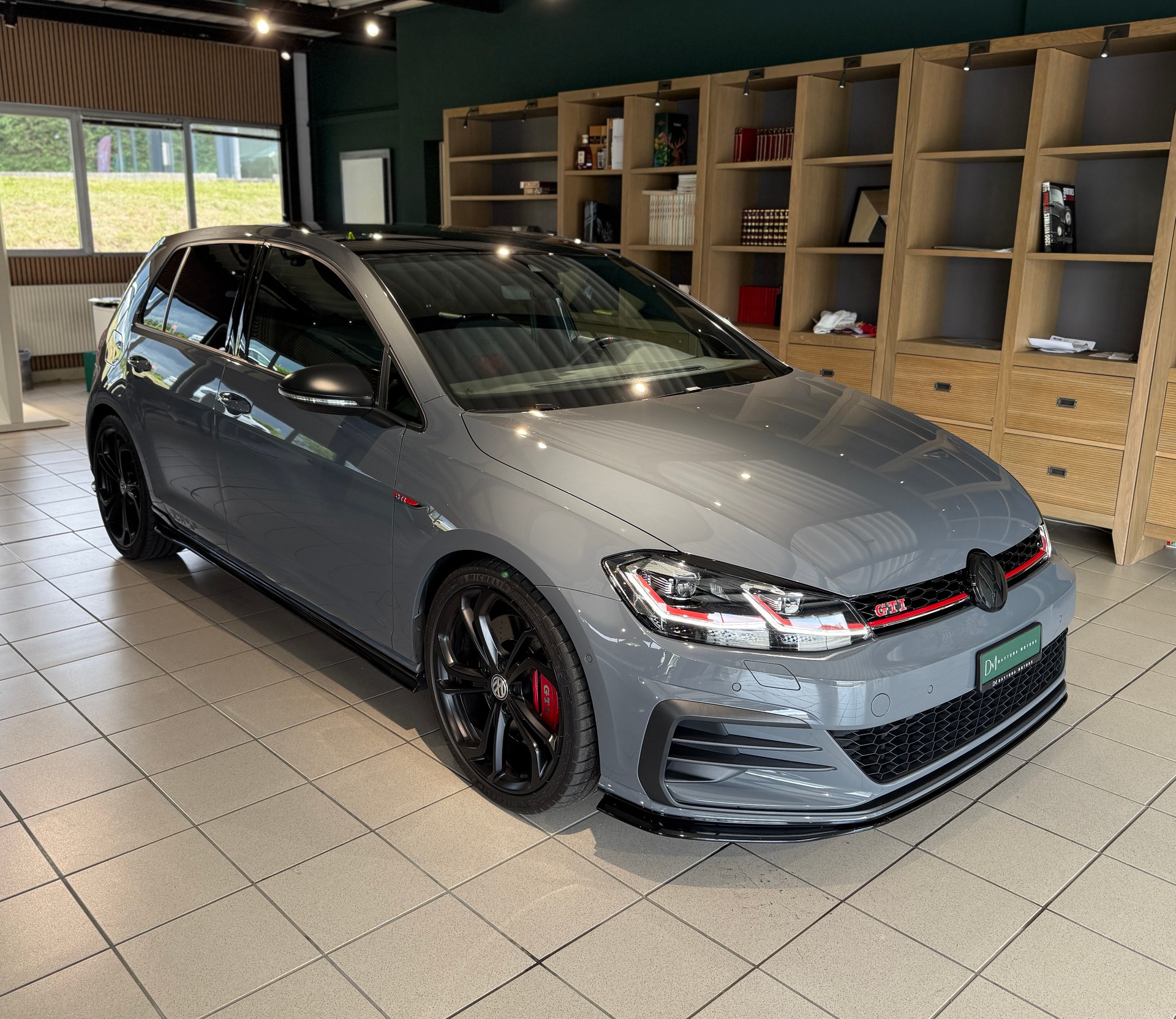 VW Golf 2.0 TSI GTI TCR DSG-image-2