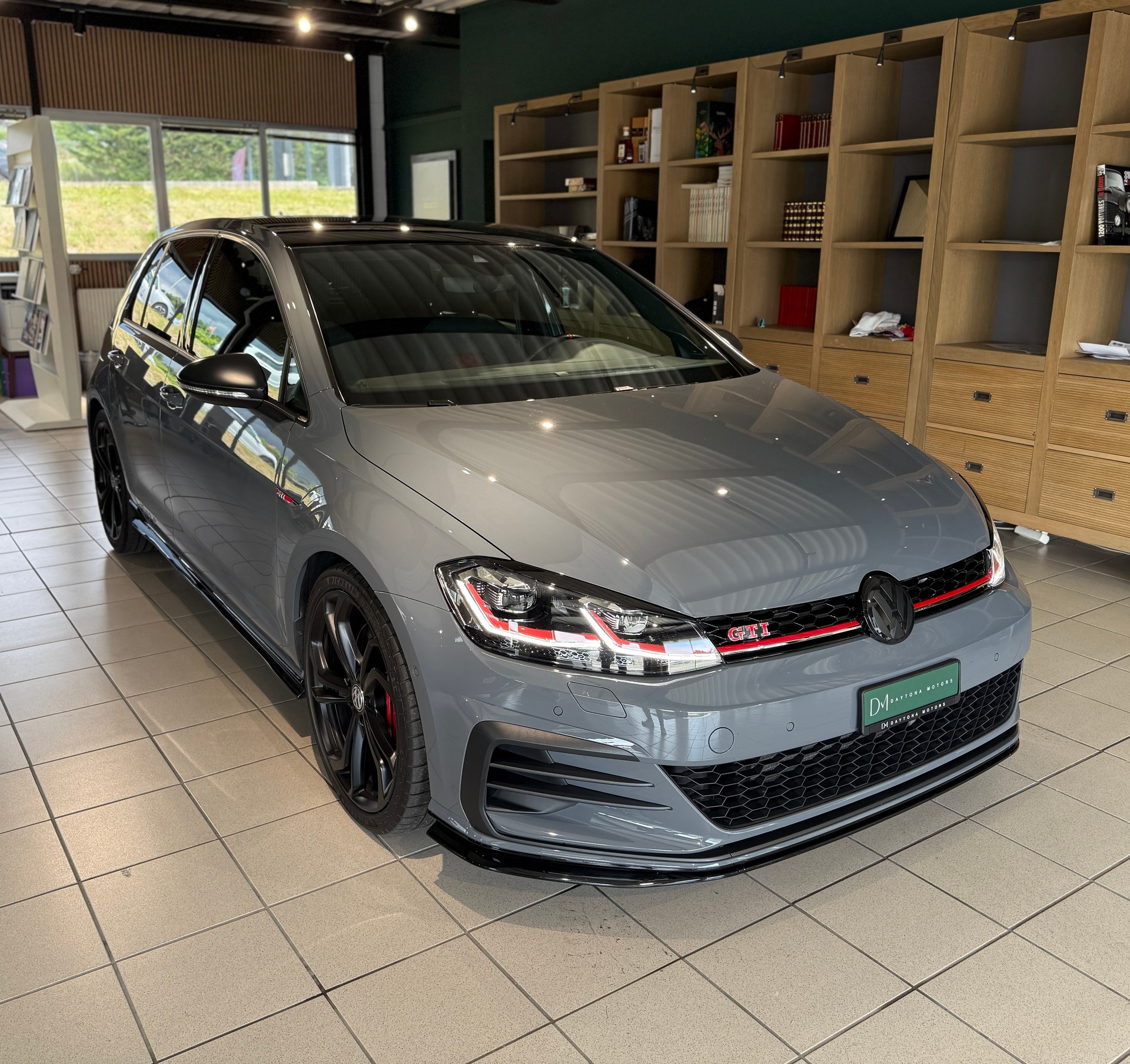 VW Golf 2.0 TSI GTI TCR DSG-image-1