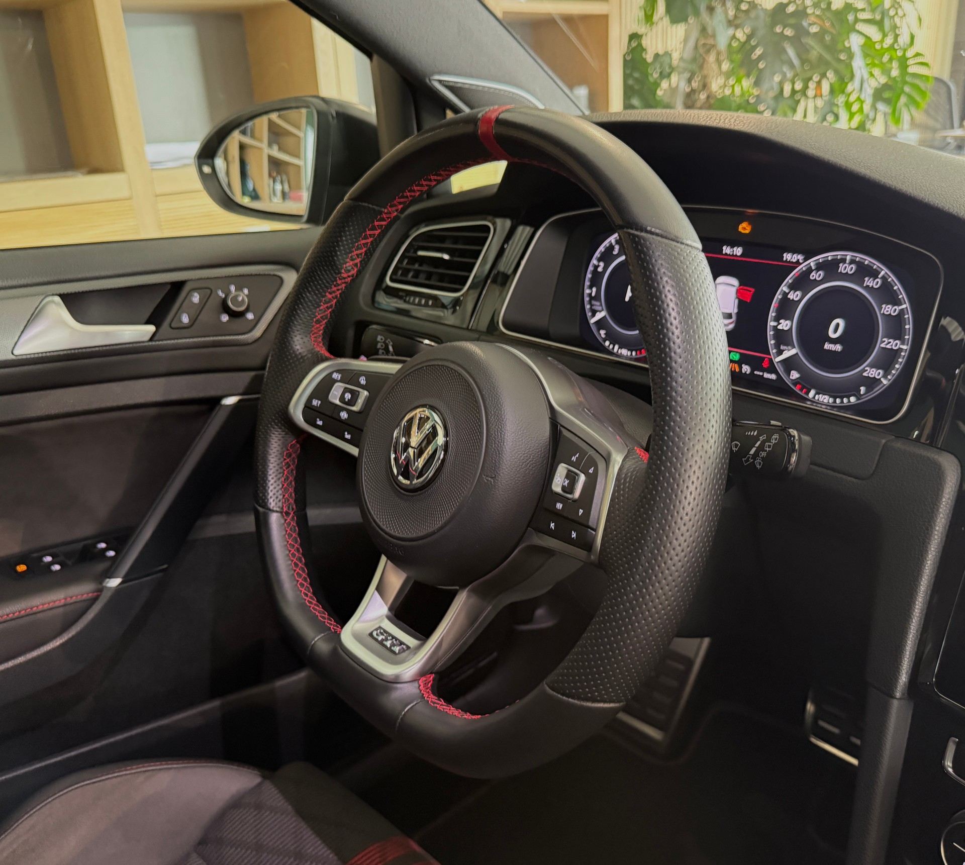 VW Golf 2.0 TSI GTI TCR DSG-image-14
