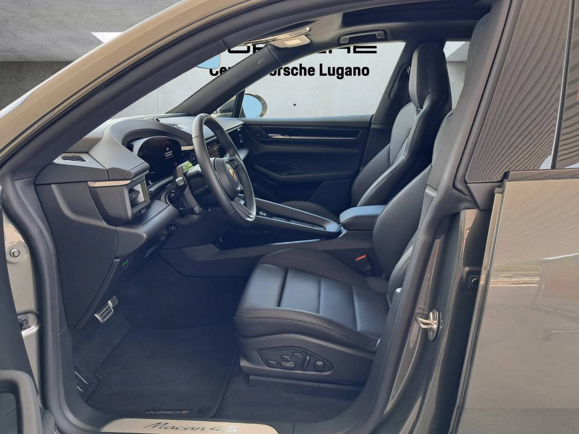 PORSCHE Macan 4S-image-3
