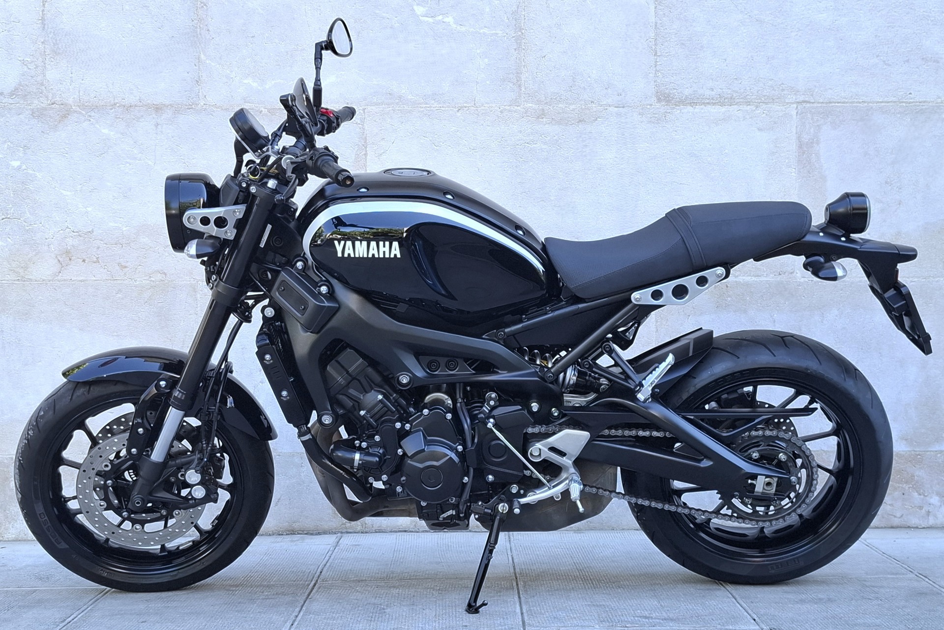 YAMAHA XSR 900-showroom-element-2