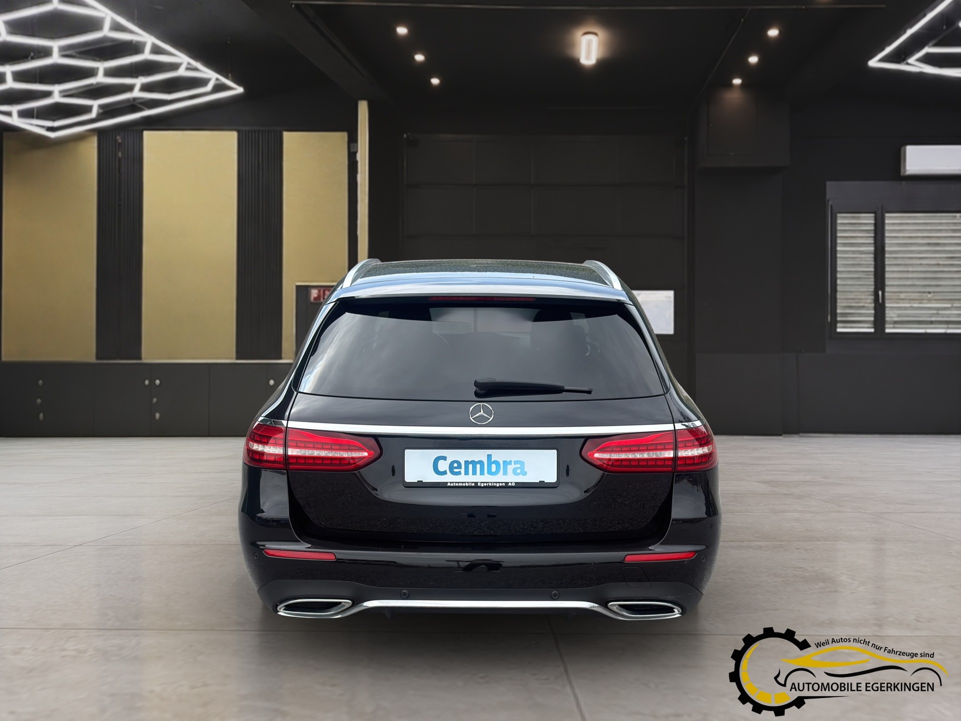 MERCEDES-BENZ E 220 d AMG Line 4matic Kombi-image-5