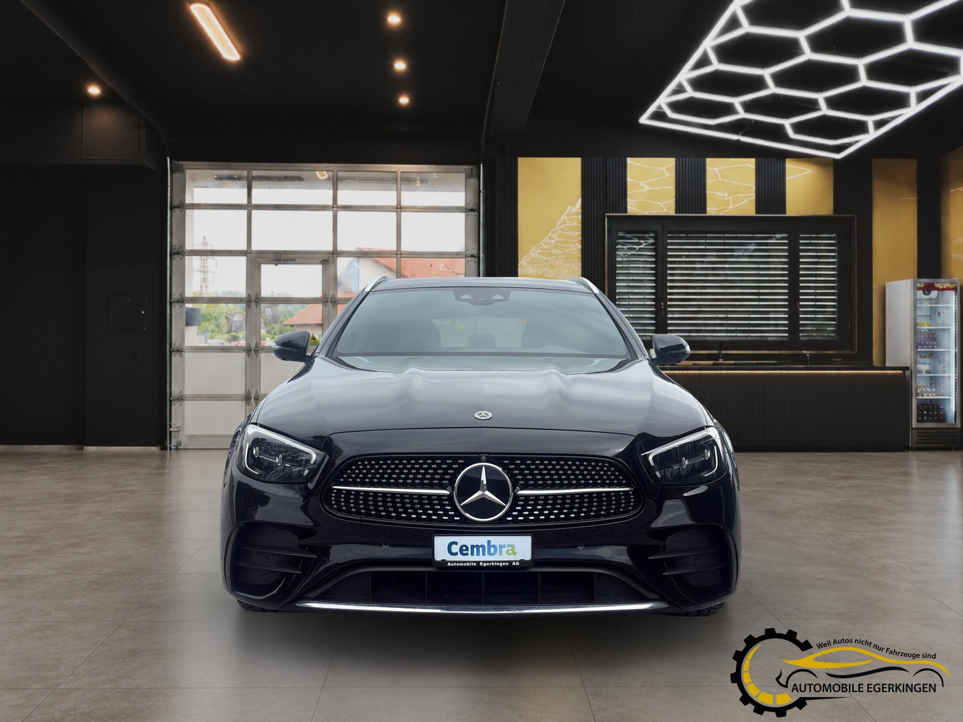 MERCEDES-BENZ E 220 d AMG Line 4matic Kombi-image-1