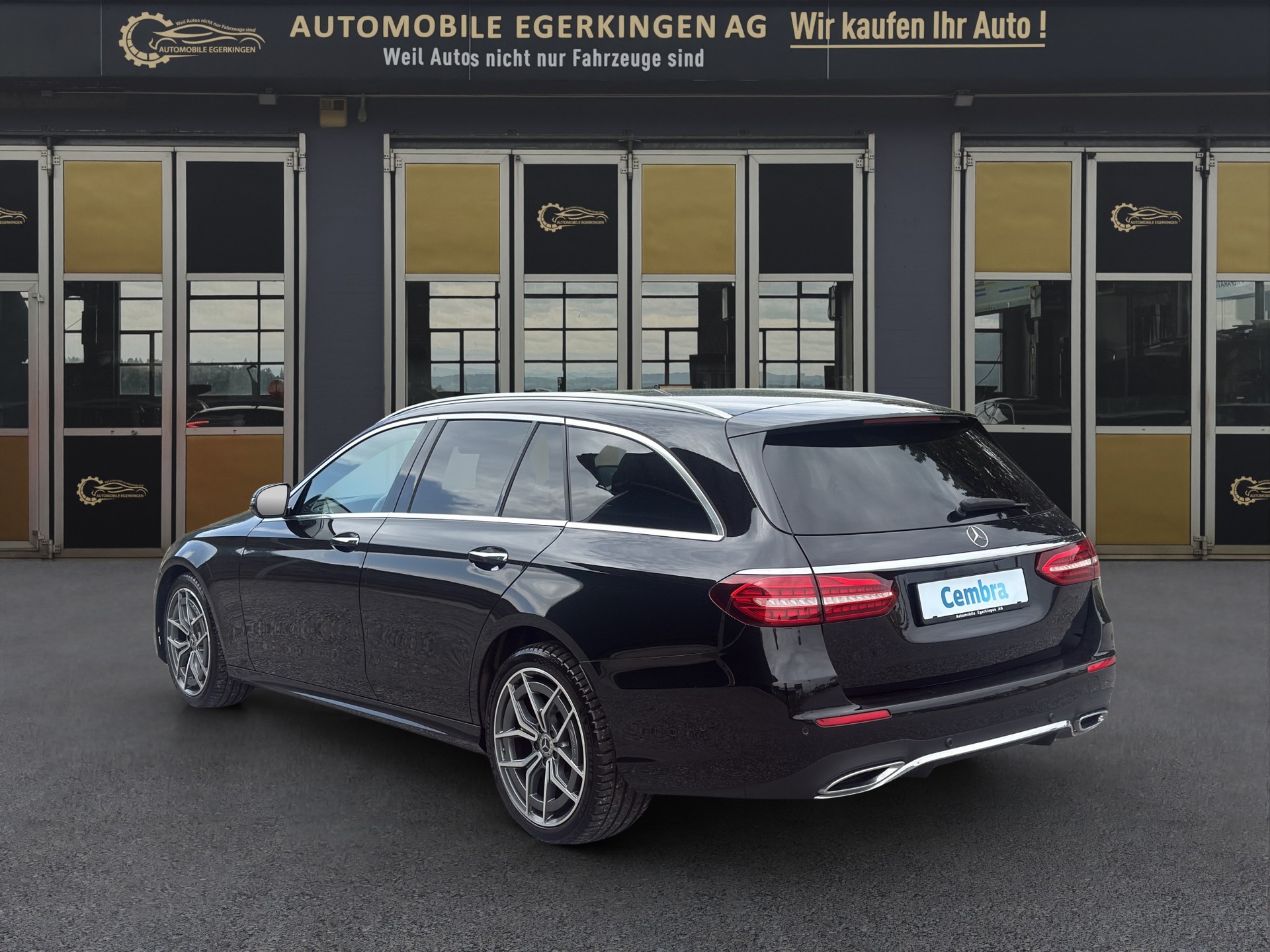 MERCEDES-BENZ E 220 d AMG Line 4matic Kombi-image-6