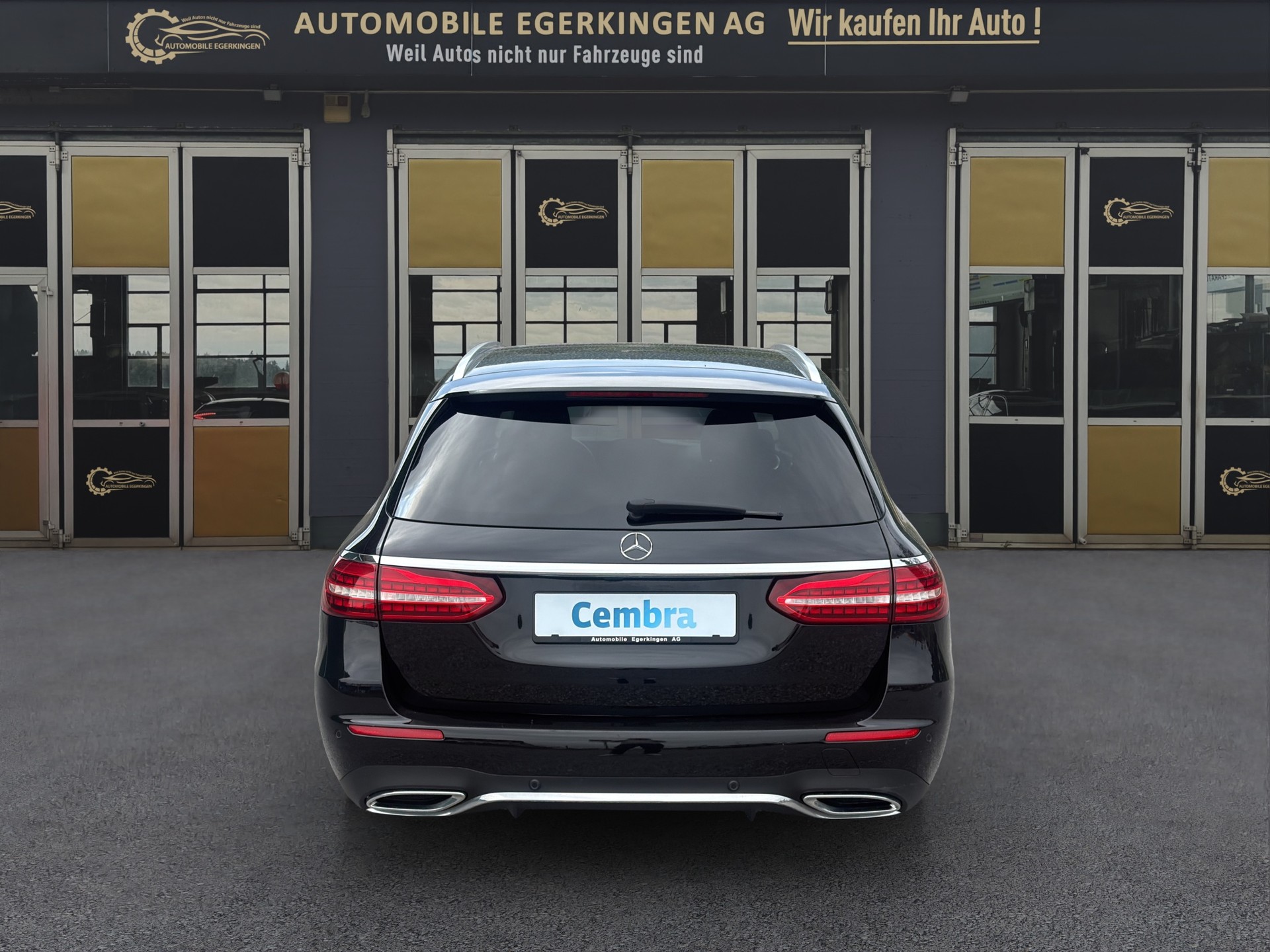 MERCEDES-BENZ E 220 d AMG Line 4matic Kombi-image-5