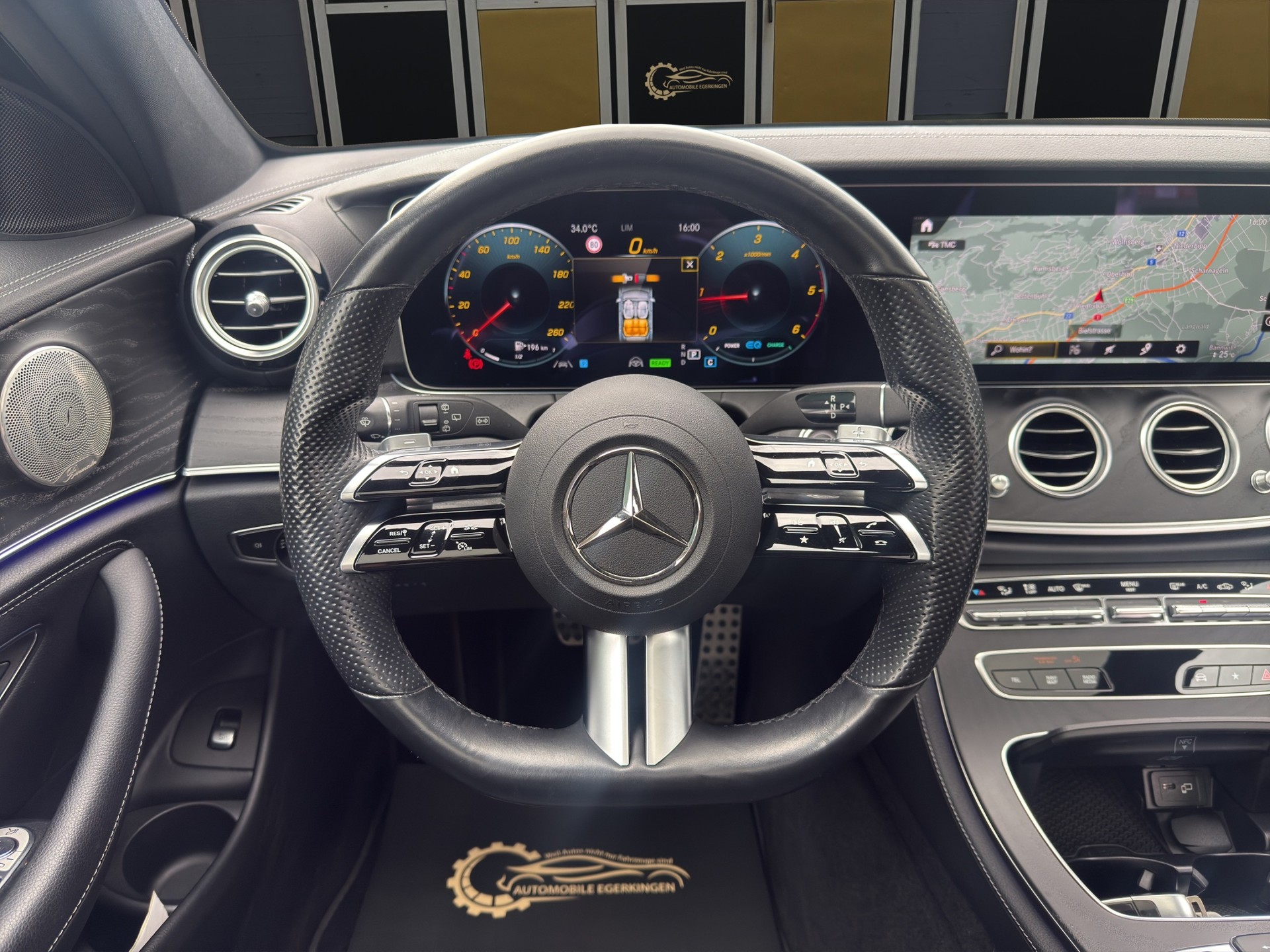 MERCEDES-BENZ E 220 d AMG Line 4matic Kombi-image-12