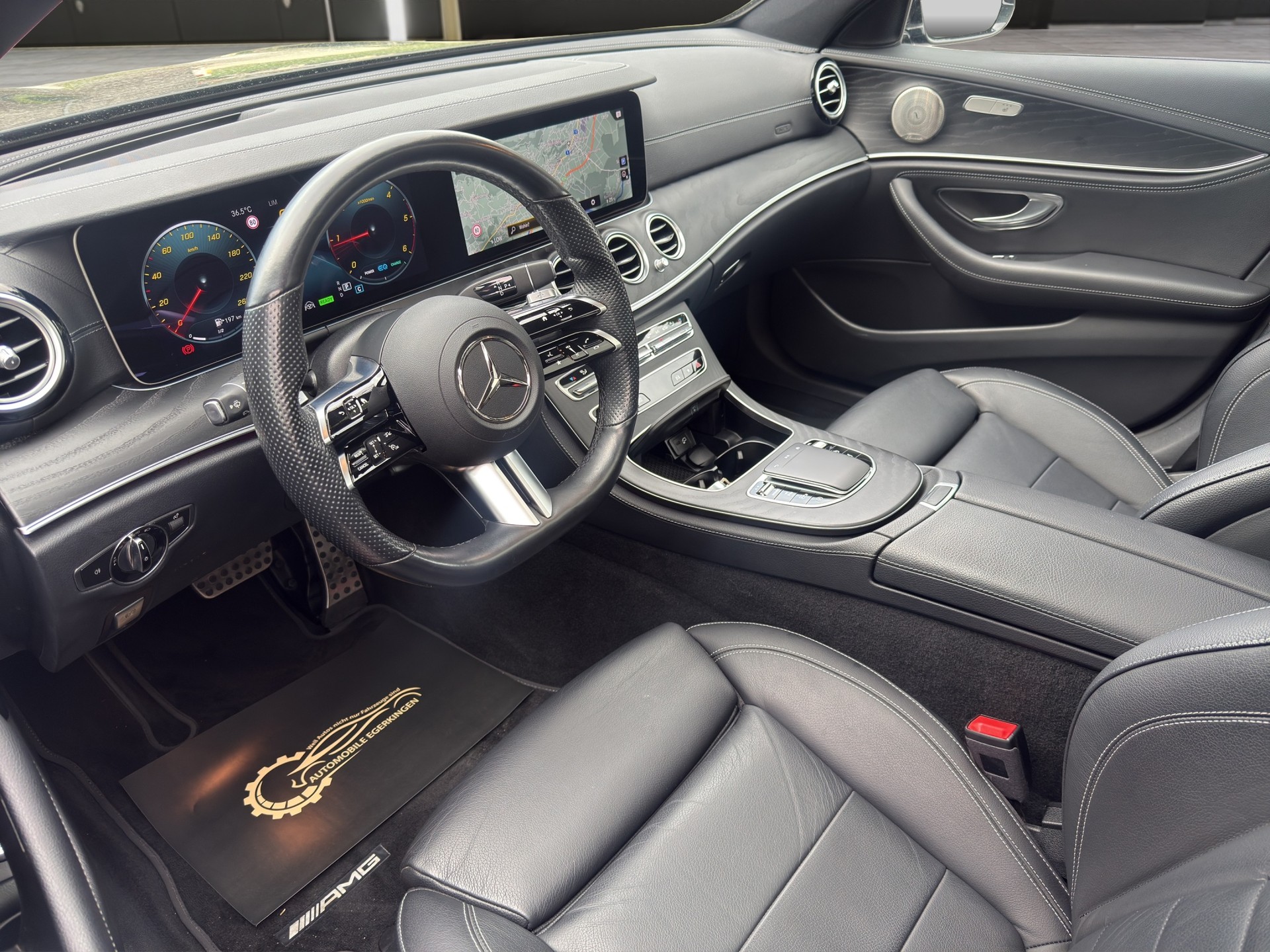 MERCEDES-BENZ E 220 d AMG Line 4matic Kombi-image-8