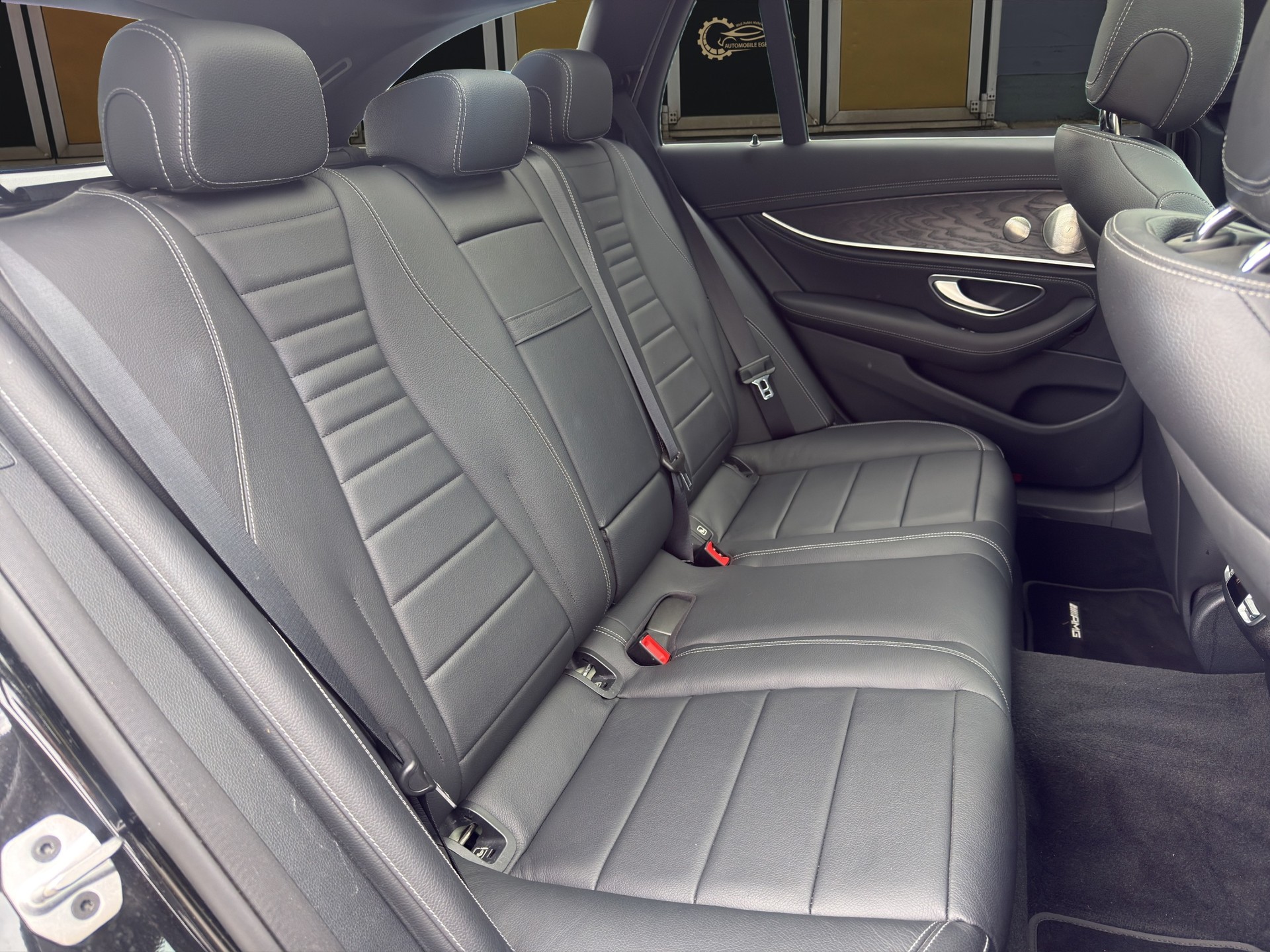 MERCEDES-BENZ E 220 d AMG Line 4matic Kombi-image-13