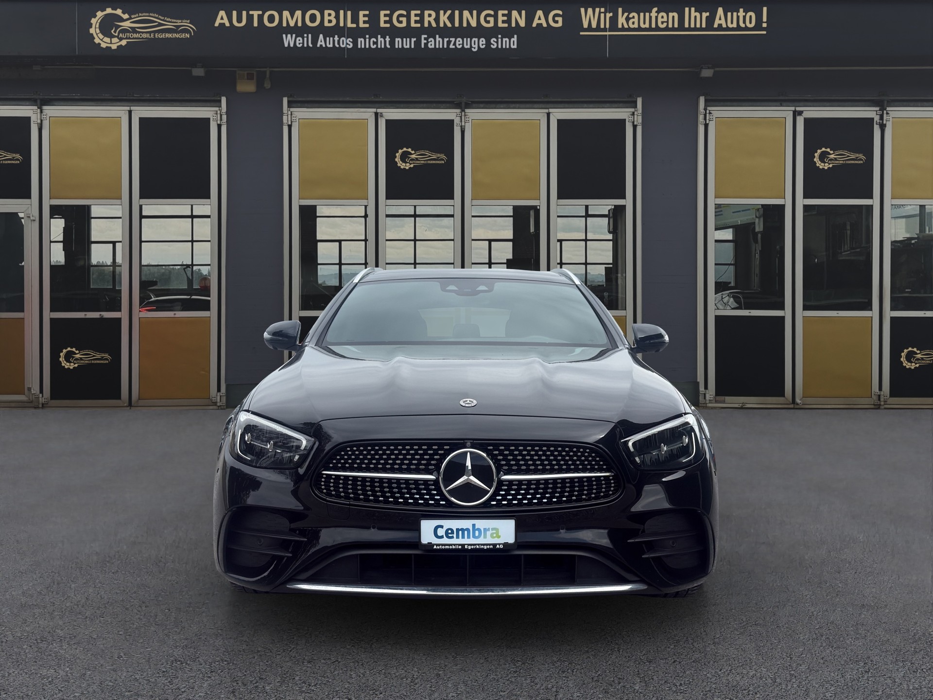 MERCEDES-BENZ E 220 d AMG Line 4matic Kombi-image-1