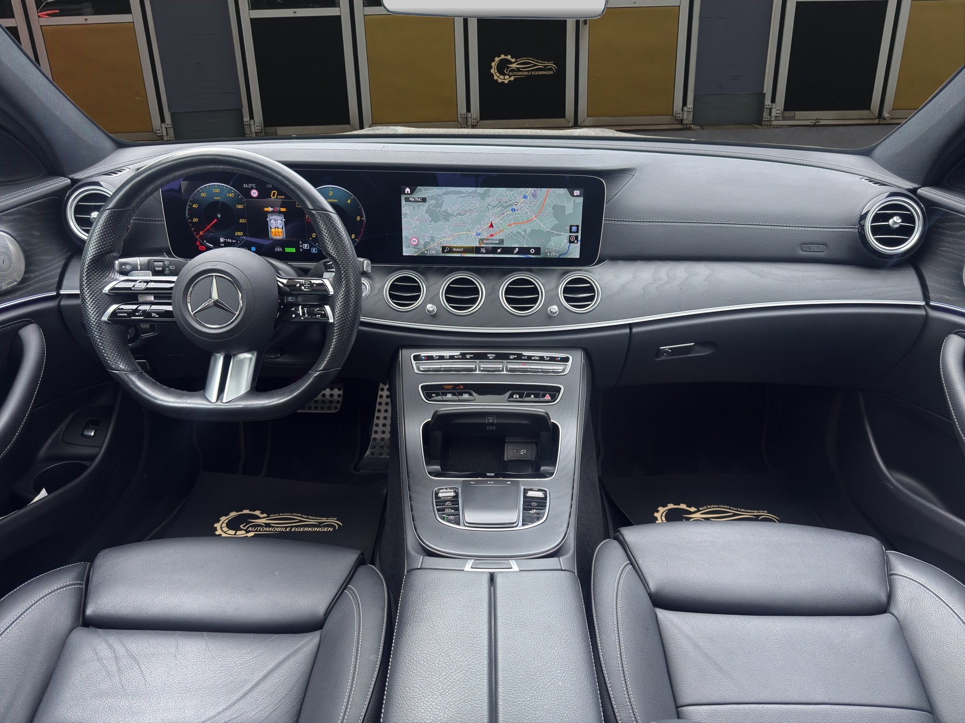 MERCEDES-BENZ E 220 d AMG Line 4matic Kombi-image-11