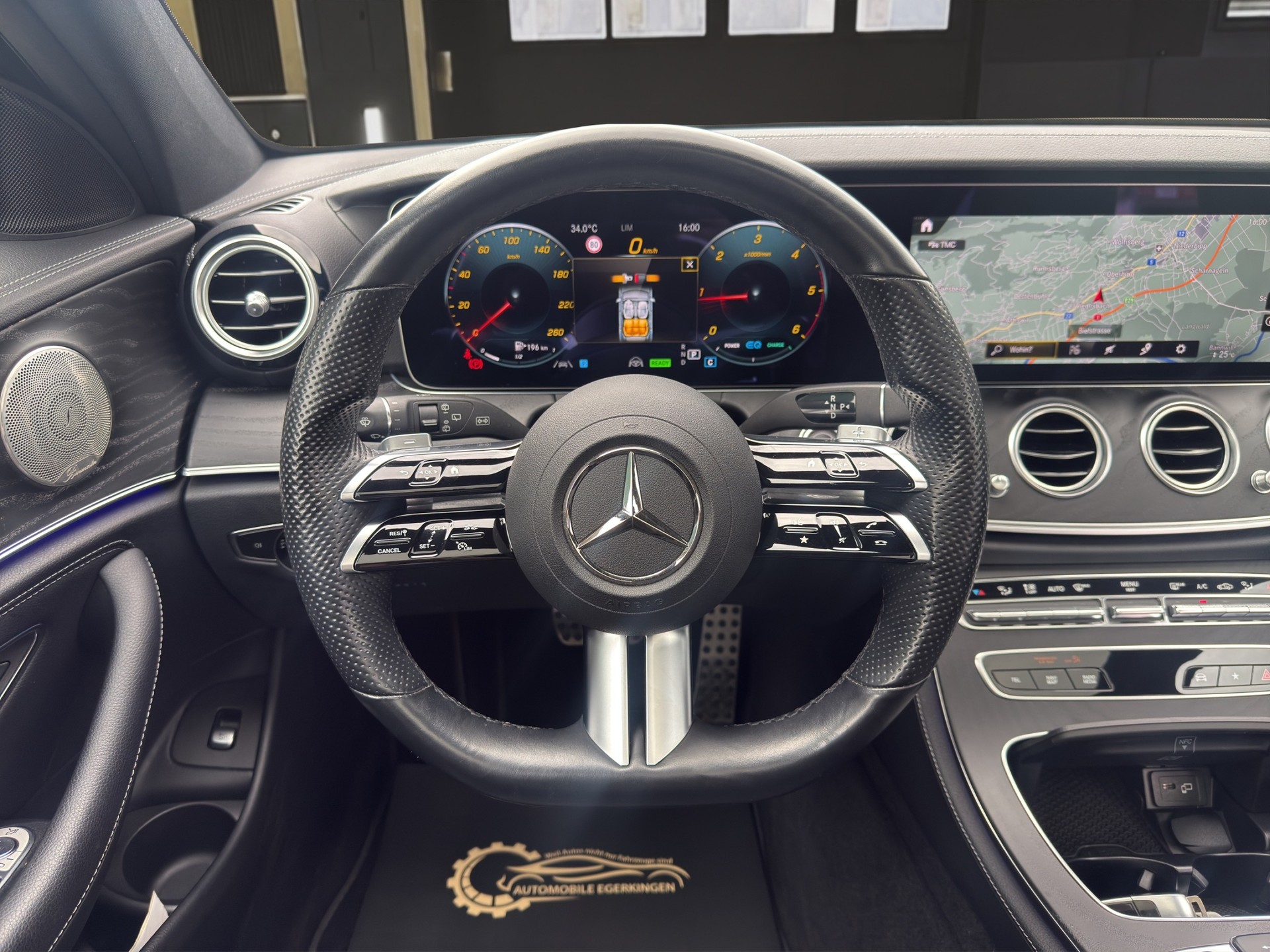 MERCEDES-BENZ E 220 d AMG Line 4matic Kombi-image-11