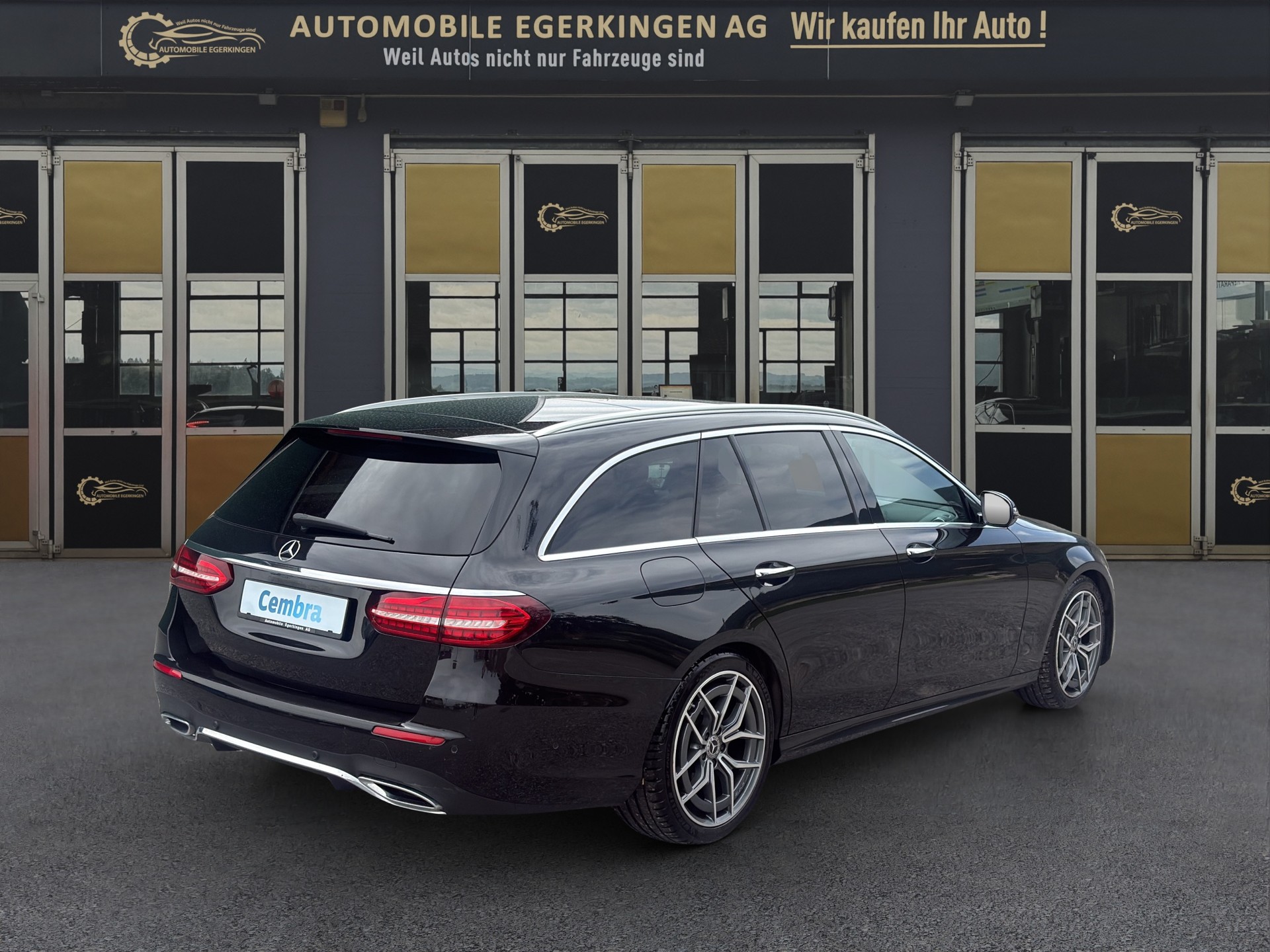 MERCEDES-BENZ E 220 d AMG Line 4matic Kombi-image-4