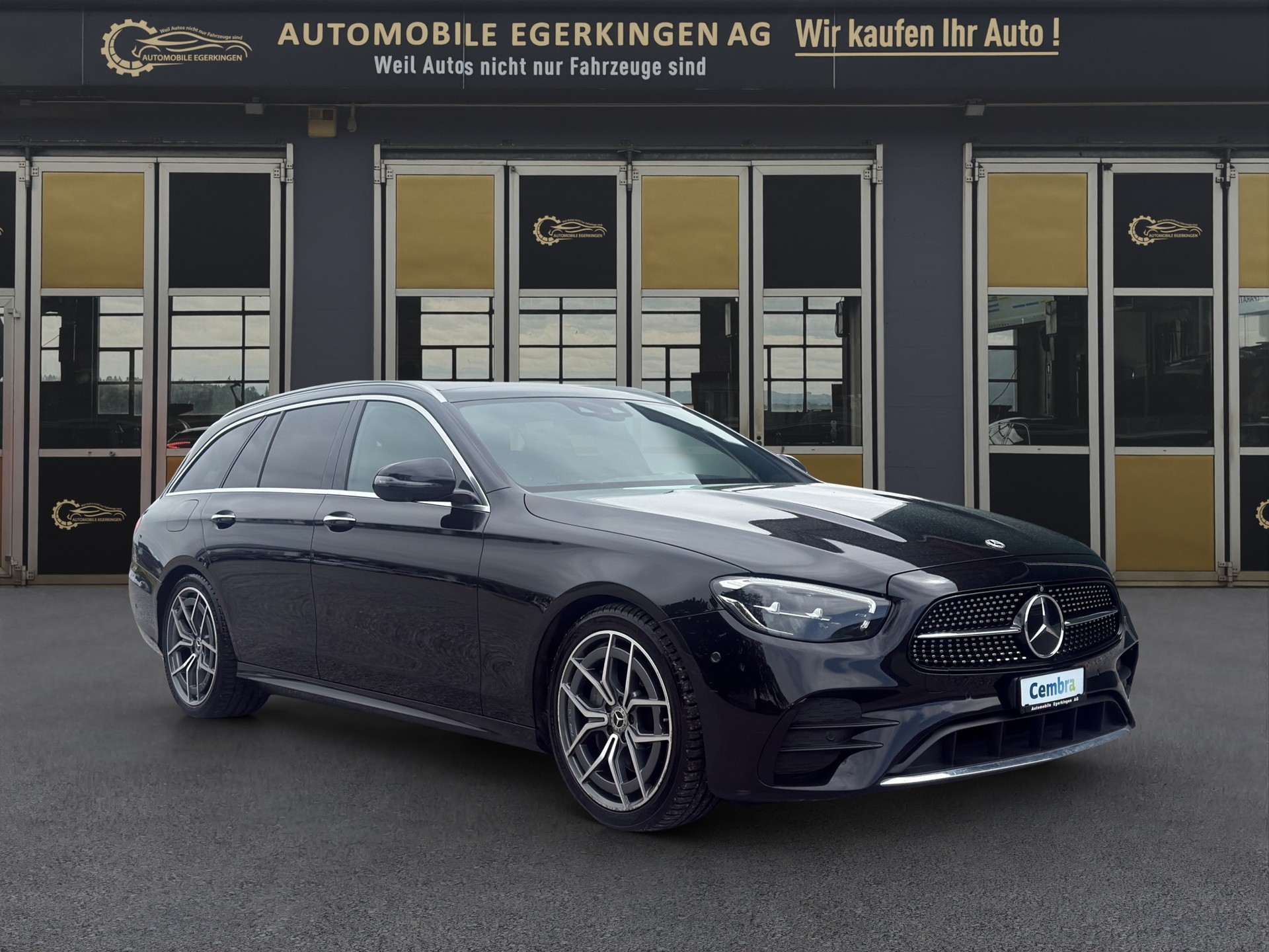 MERCEDES-BENZ E 220 d AMG Line 4matic Kombi-image-2