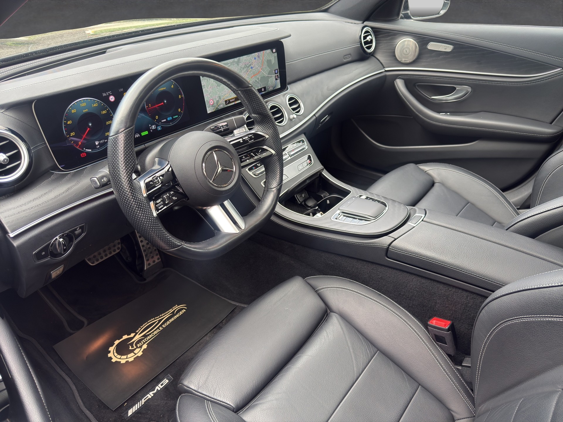 MERCEDES-BENZ E 220 d AMG Line 4matic Kombi-image-8