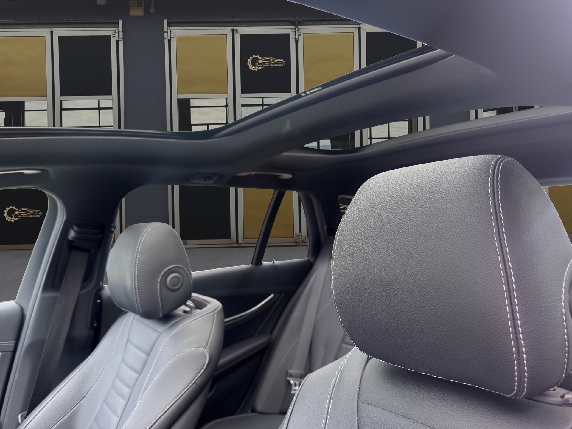 MERCEDES-BENZ E 220 d AMG Line 4matic Kombi-image-9