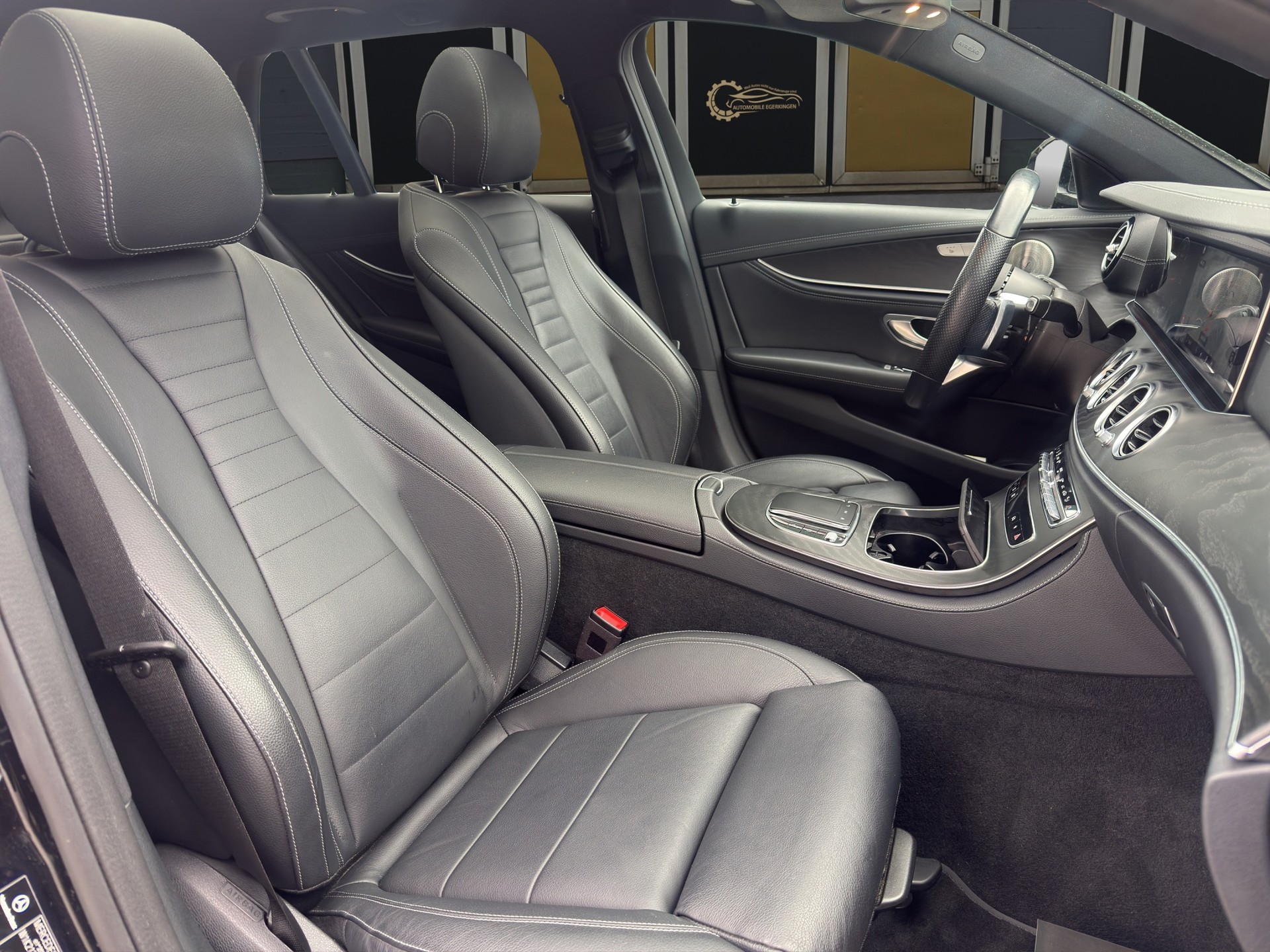 MERCEDES-BENZ E 220 d AMG Line 4matic Kombi-image-10