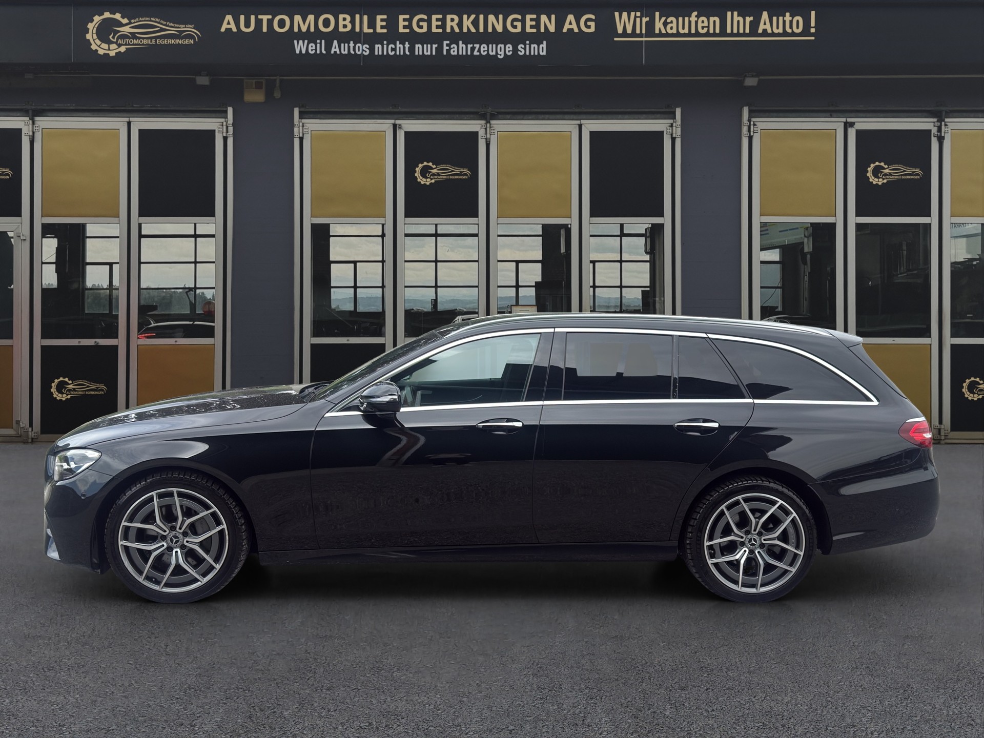 MERCEDES-BENZ E 220 d AMG Line 4matic Kombi-image-7