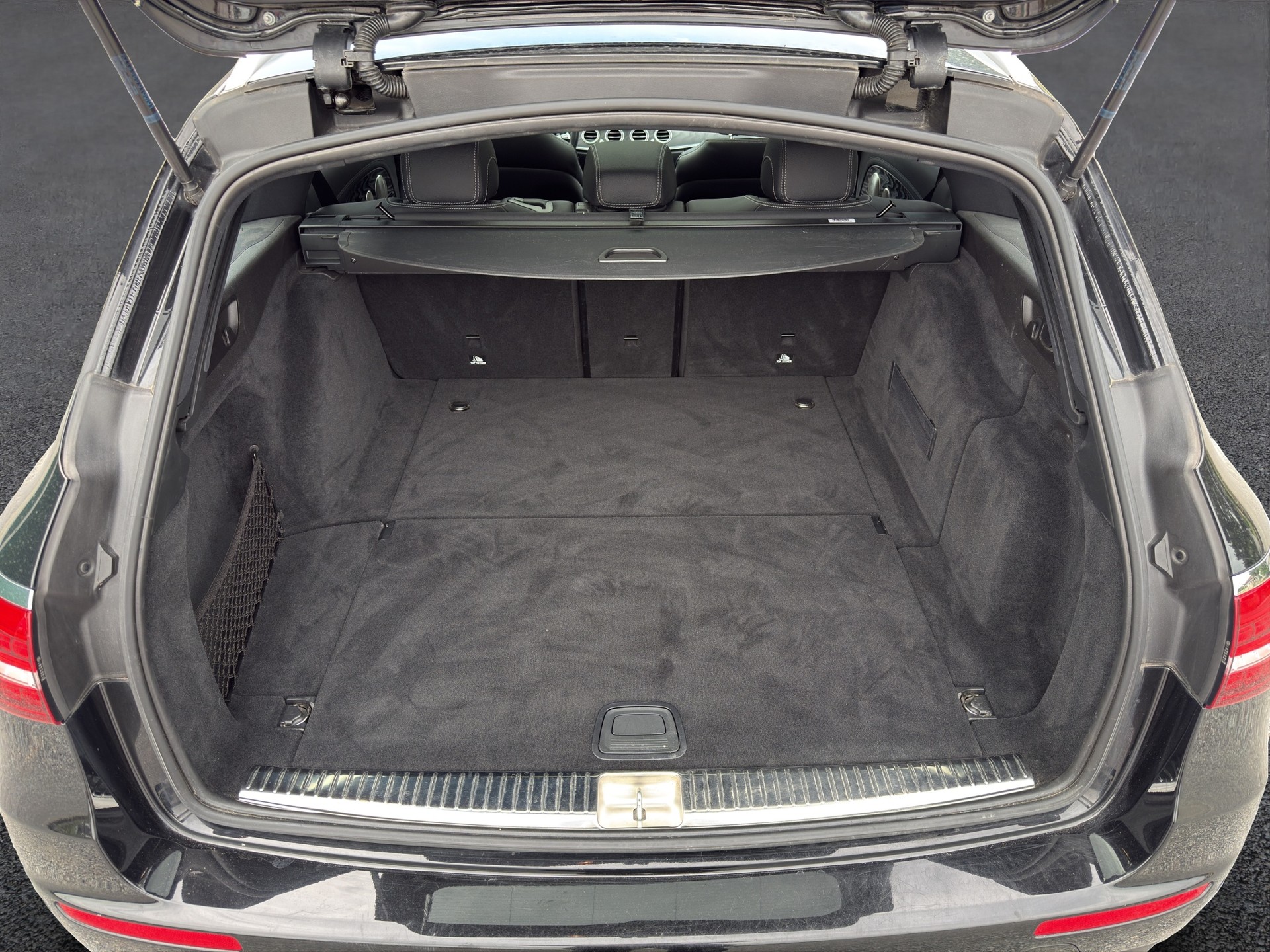 MERCEDES-BENZ E 220 d AMG Line 4matic Kombi-image-14