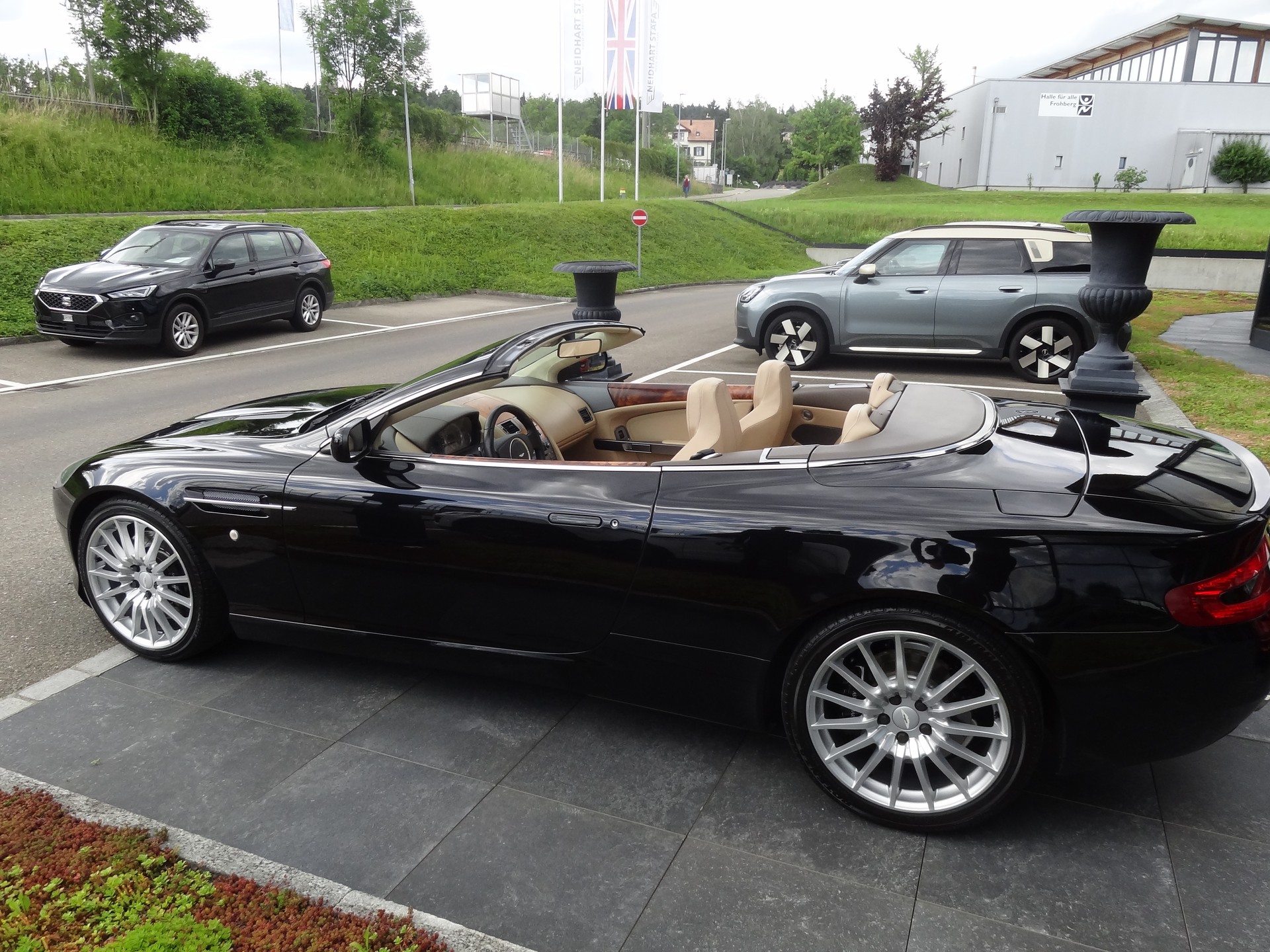 ASTON MARTIN DB9 Volante-image-3