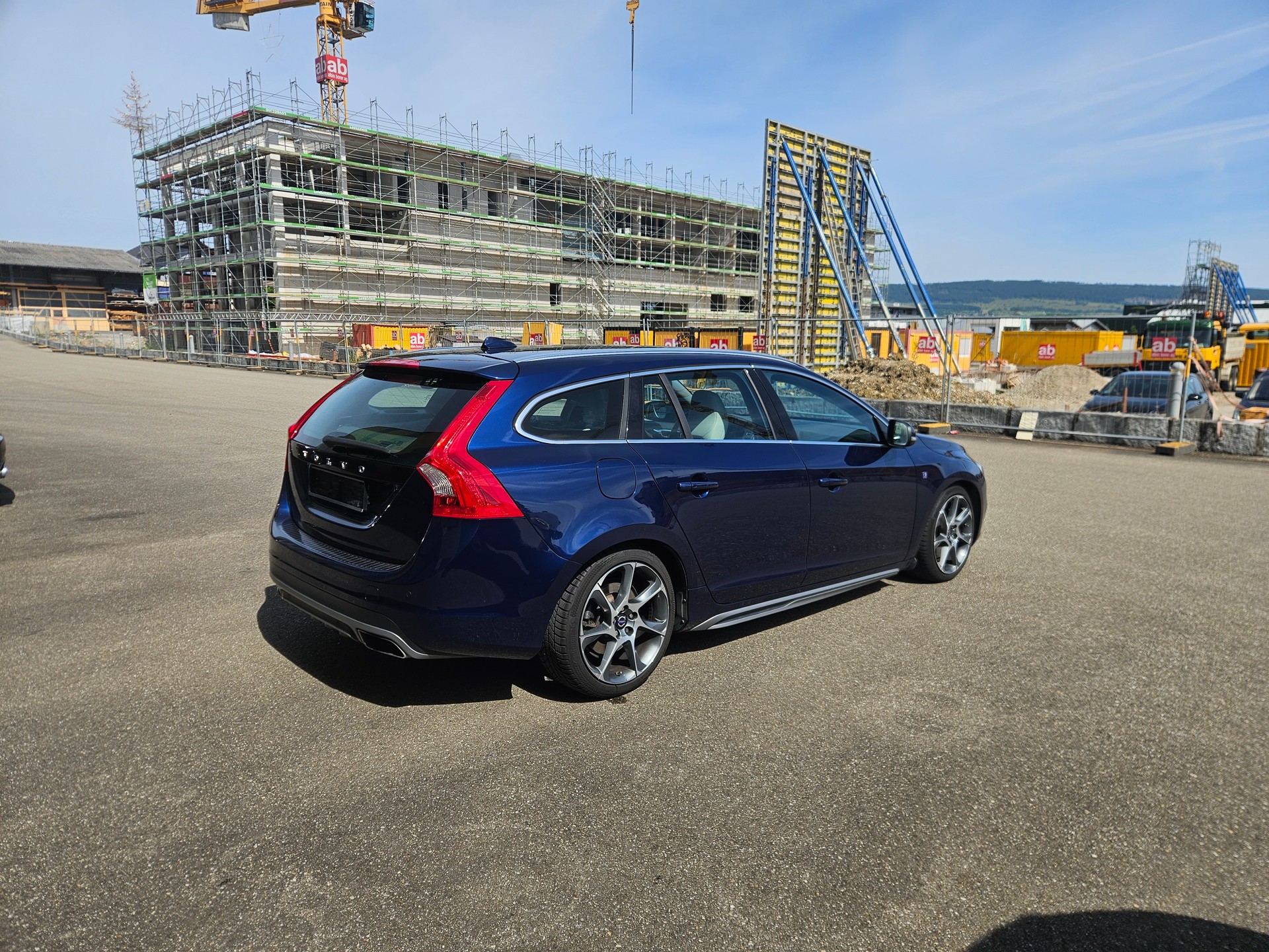 VOLVO V60 D5 OceanRace Geartronic-image-3