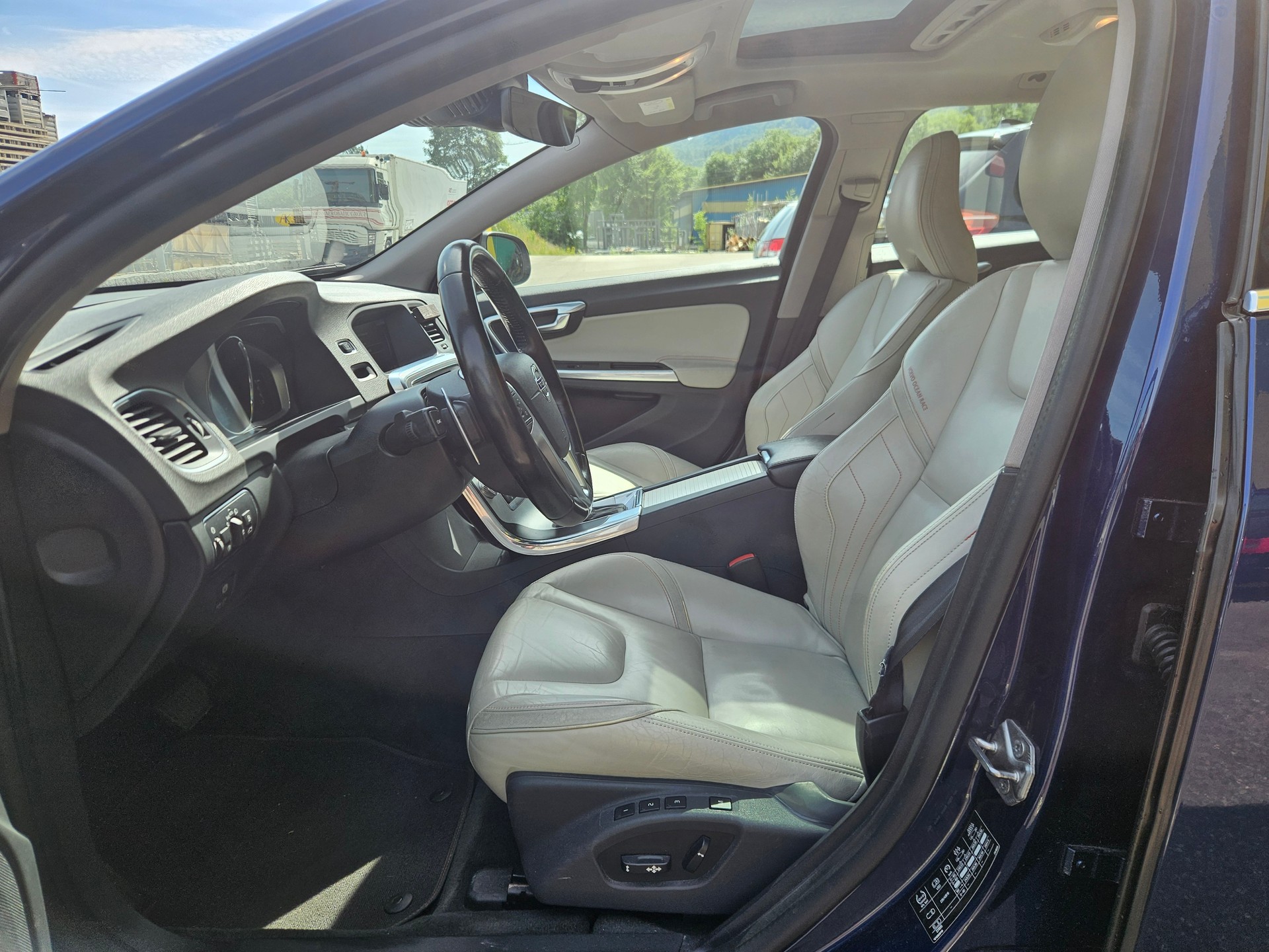 VOLVO V60 D5 OceanRace Geartronic-image-14