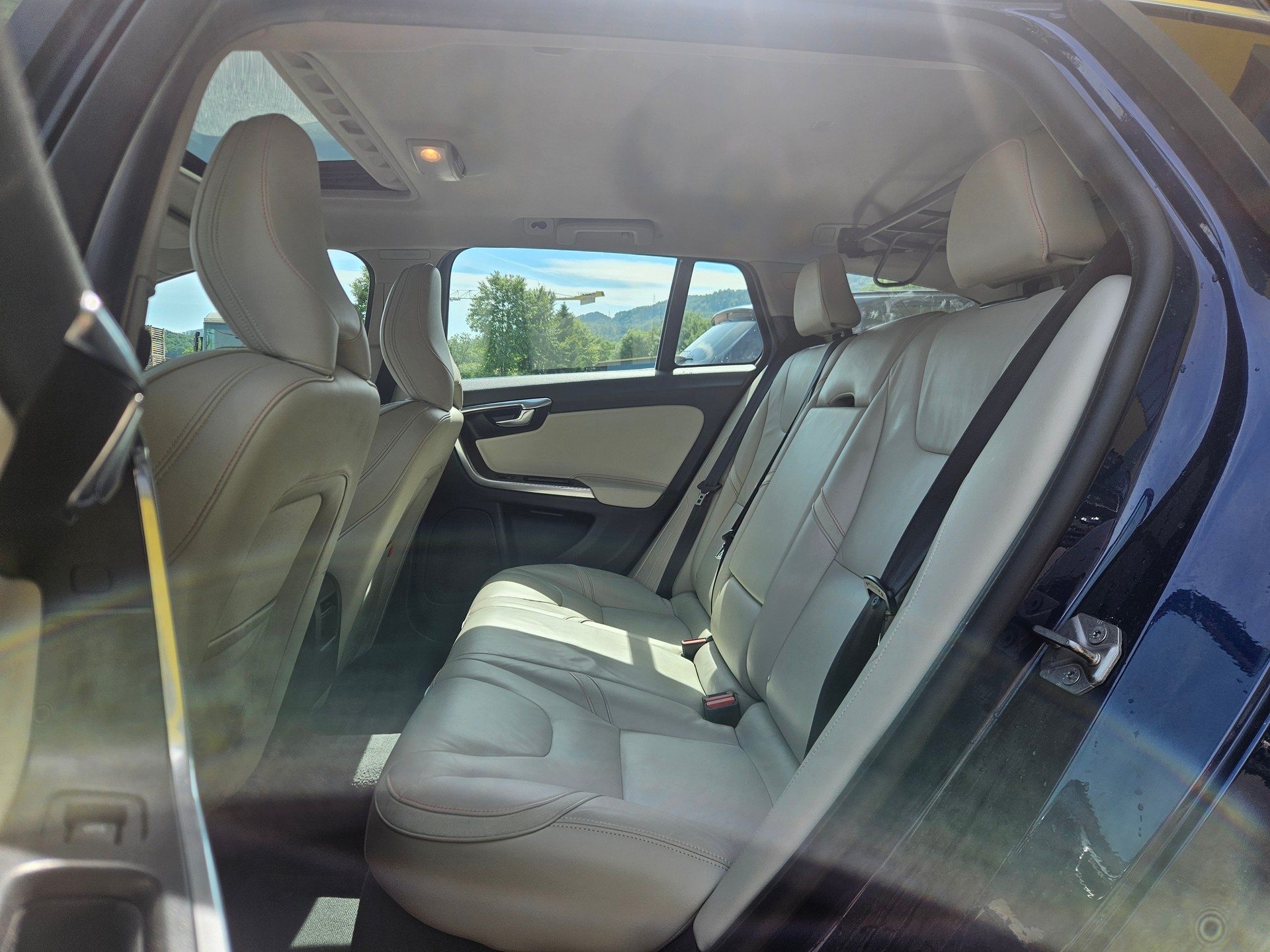 VOLVO V60 D5 OceanRace Geartronic-image-11