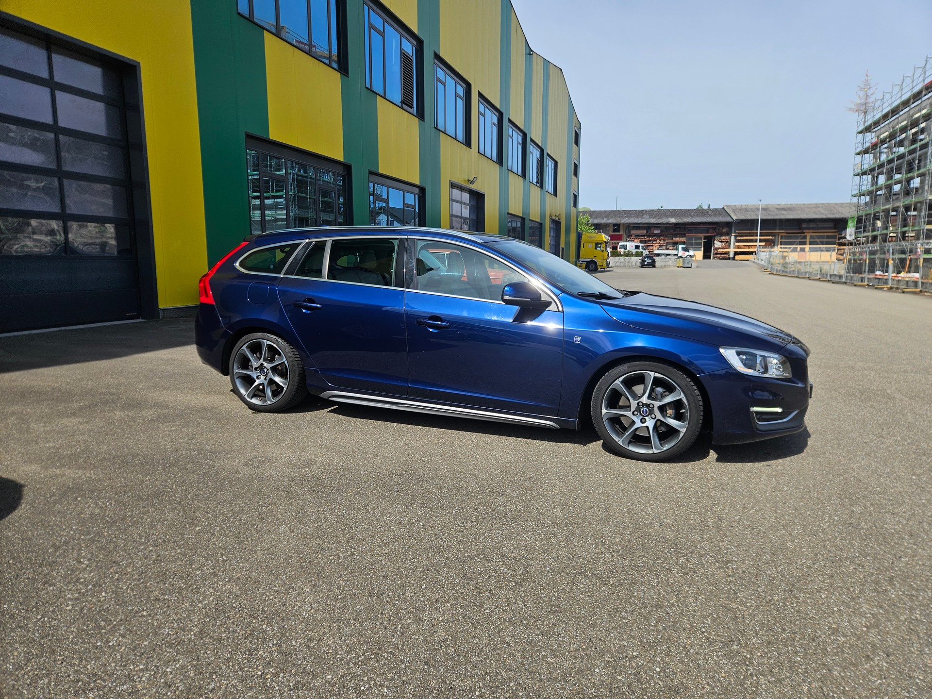 VOLVO V60 D5 OceanRace Geartronic-image-1